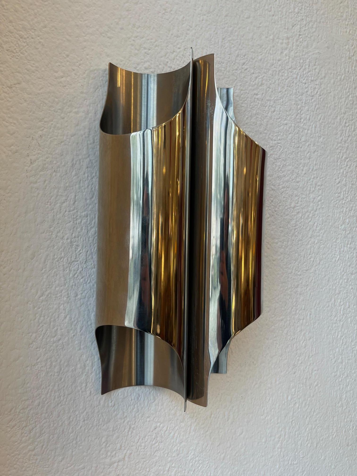 Wandleuchte „Orgues“ aus Edelstahl von Maison Charles, Paris, ca. 1970er Jahre (Französisch) im Angebot