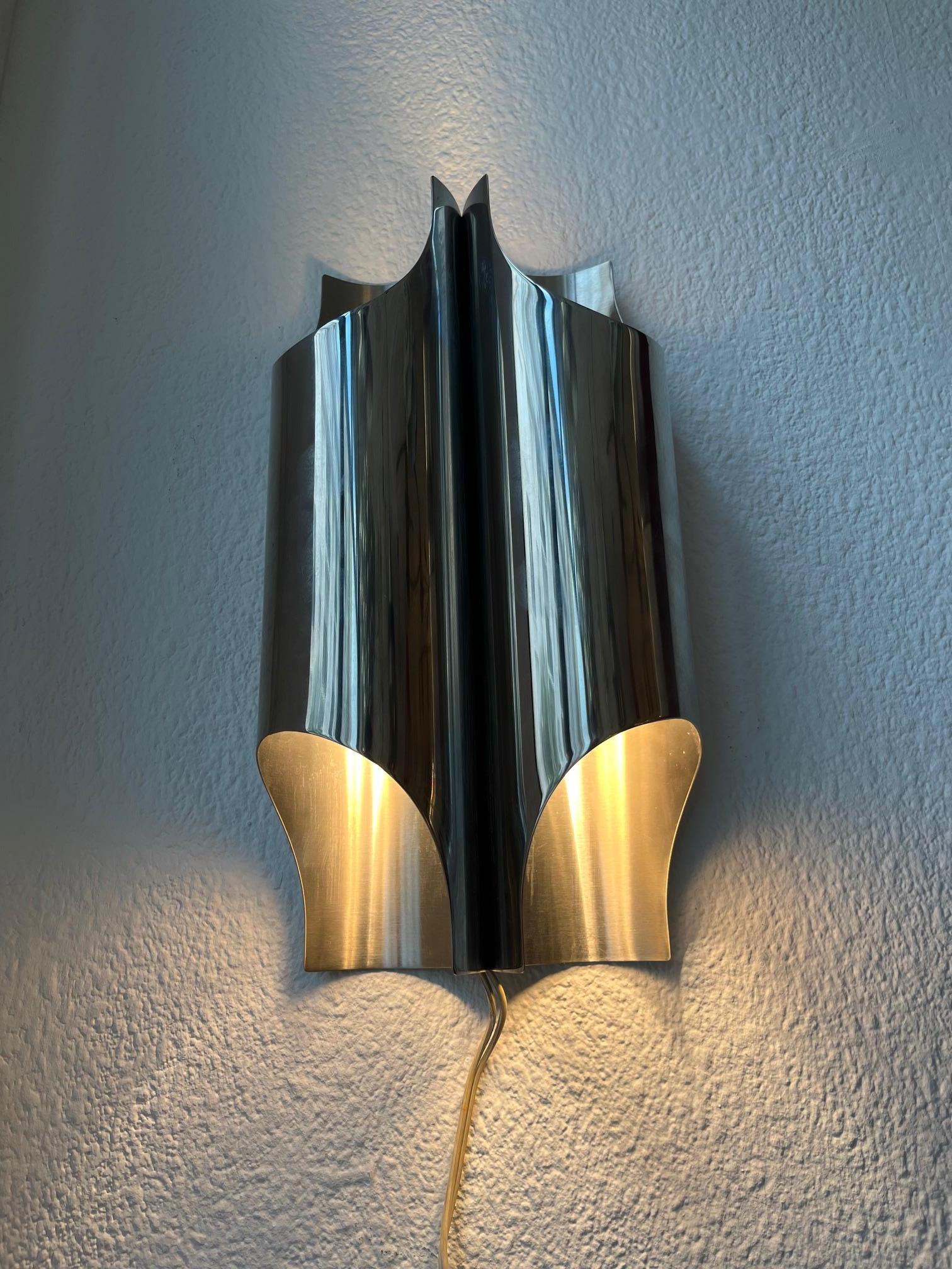 Wandleuchte „Orgues“ aus Edelstahl von Maison Charles, Paris, ca. 1970er Jahre (Ende des 20. Jahrhunderts) im Angebot