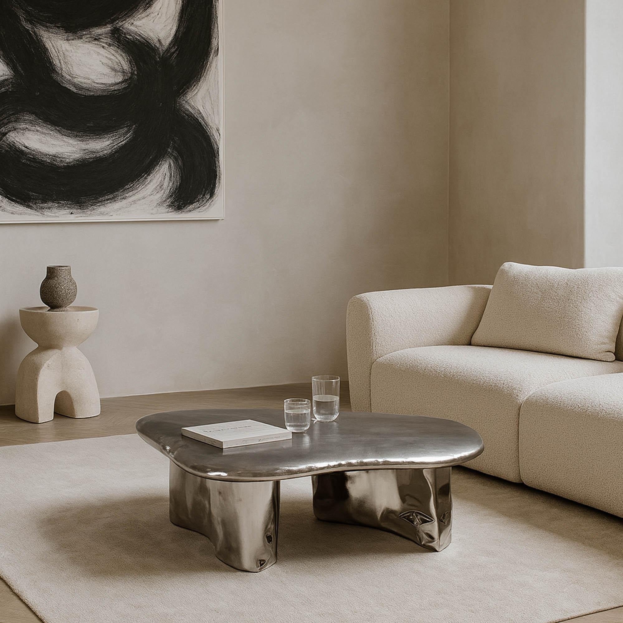 Mesa de centro con guijarros de acero inoxidable by NITUSH AROOSH Indio en venta
