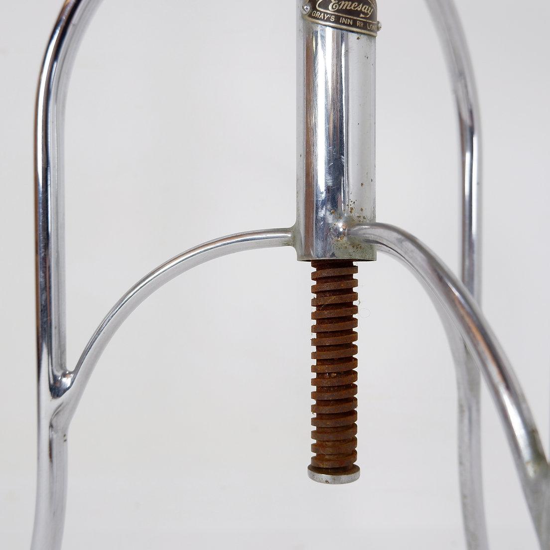 20ième siècle Tabouret médical pivotant en acier inoxydable en vente