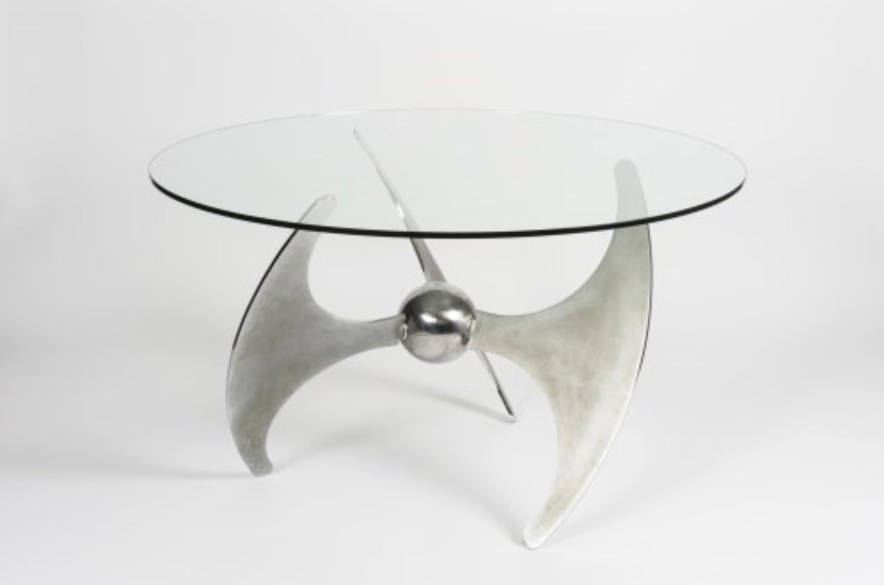 Stainless steel table by Brusotti for Fontana Arte, top in glass.
Adjustable in height. Can be used as a cocktail table, or a regular table.

  