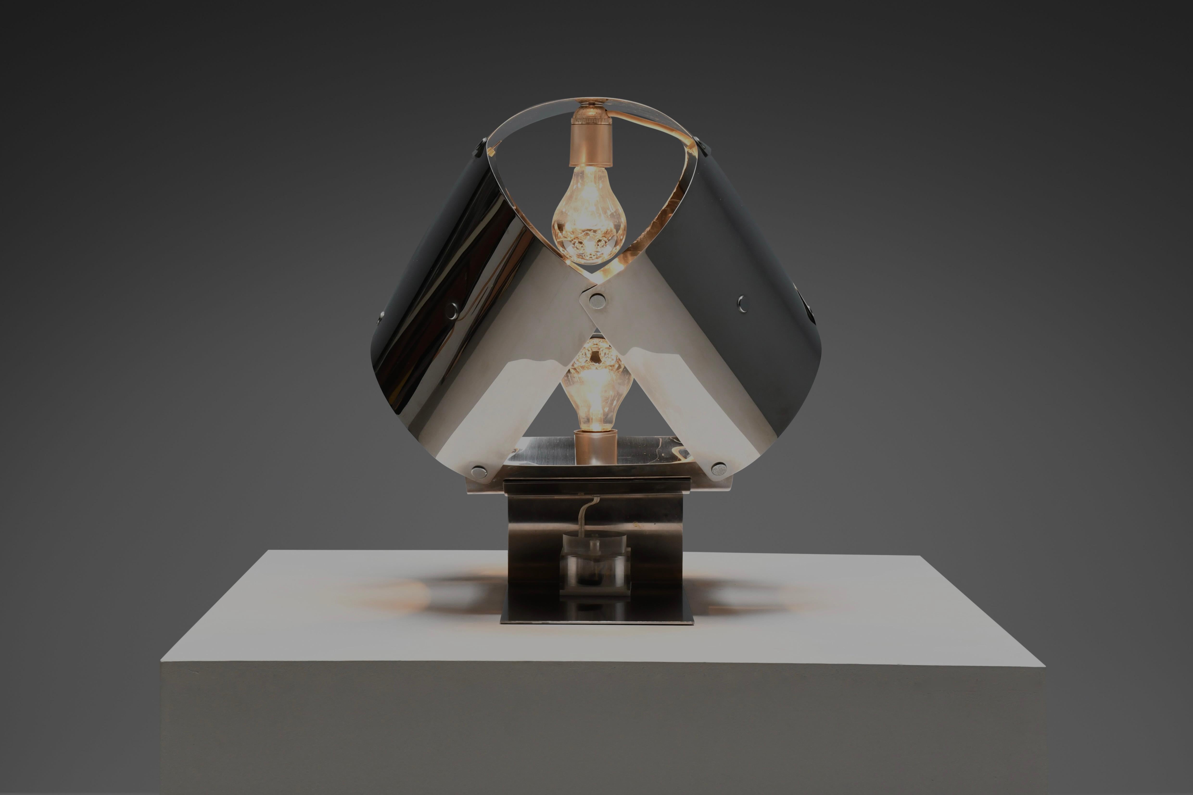Impresionante lámpara de mesa escultórica 