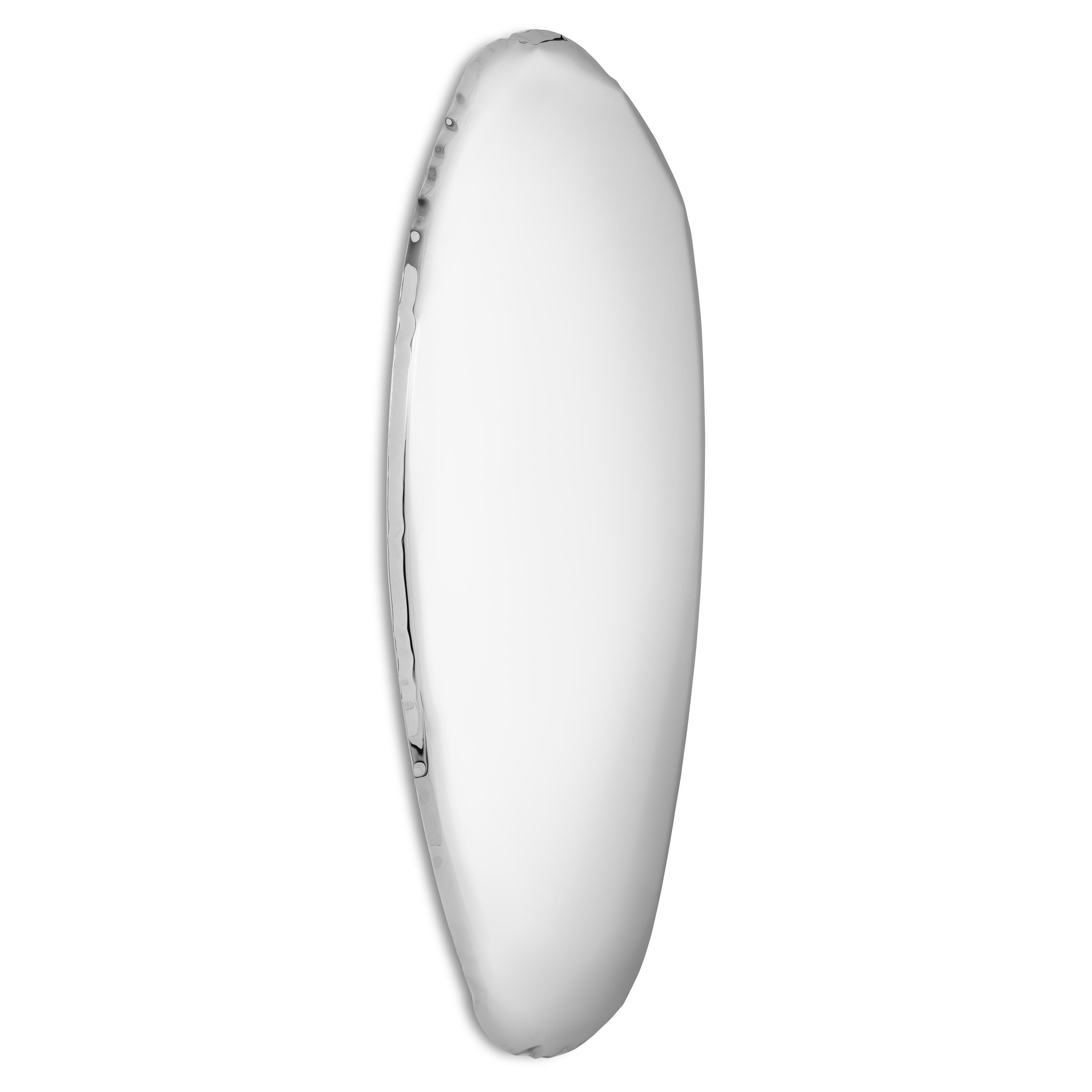 Miroir mural en acier inoxydable tafla O1 par Zieta
Dimensions : D 6 x L 100 x H 225 cm 
Matériau : Acier inoxydable.
Finition : Polie. 
Finitions disponibles : Acier inoxydable, blanc mat, saphir/emérald, saphir, émeraude, bleu espace profond,