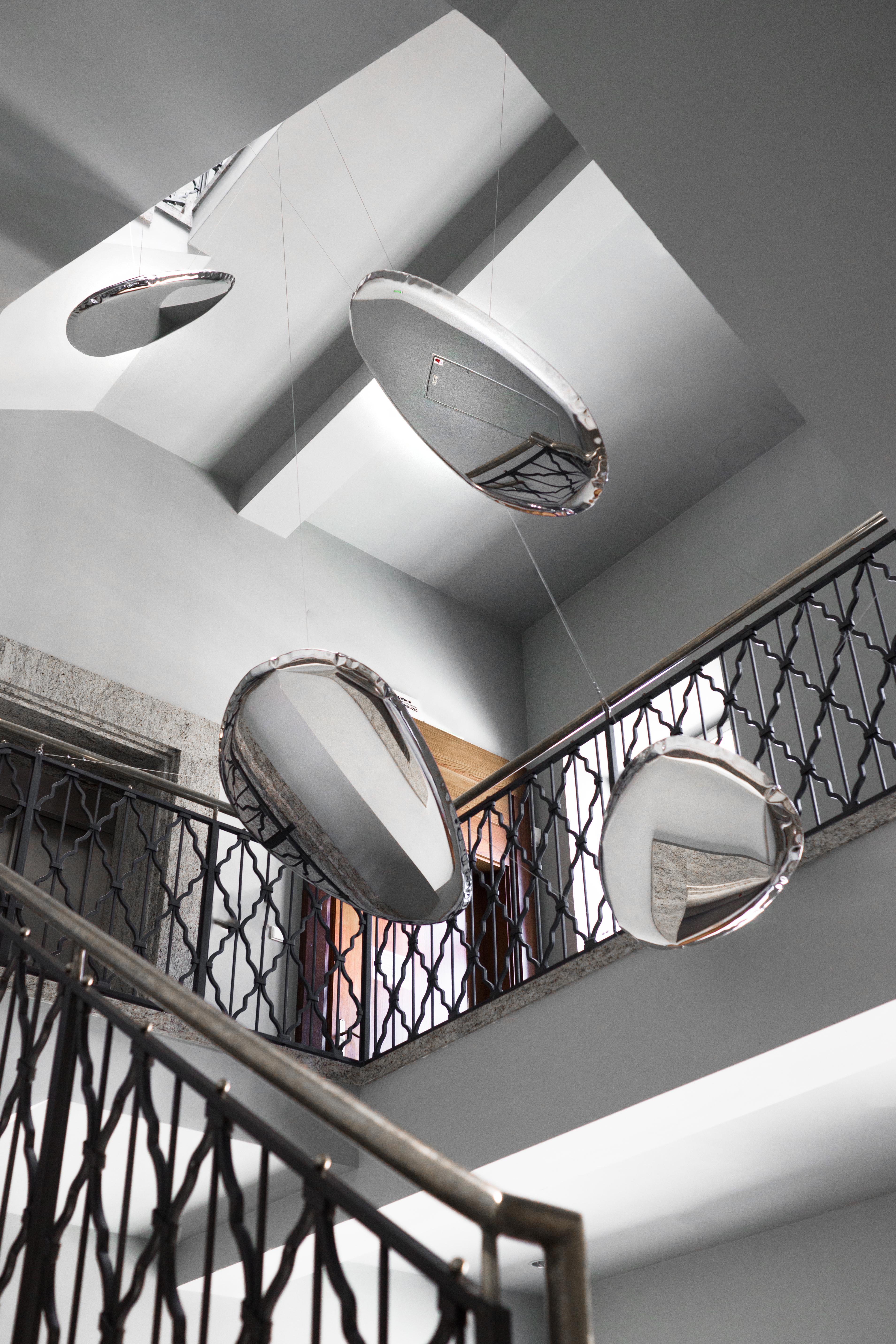 Specchio da parete Tafla O4 in acciaio inox di Zieta in vendita 3