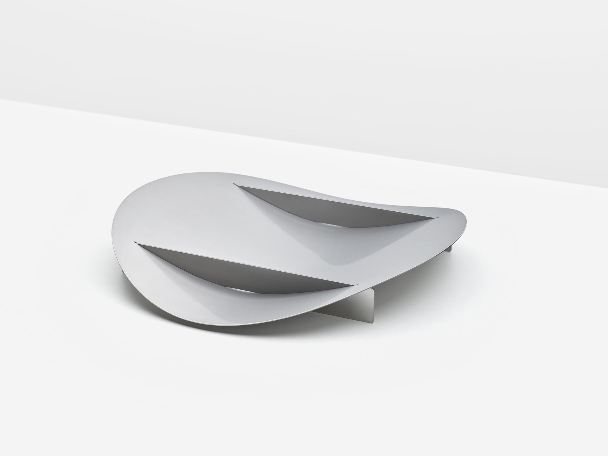 Stainless steel tension bowl by Paul Coenen
Dimensions: Ø 40 x H 6 cm
Materials: stainless Steel

The tension bowl is assembled from three brass parts, which are locked together due to the tension in the curved sheet. No screws, welds or any