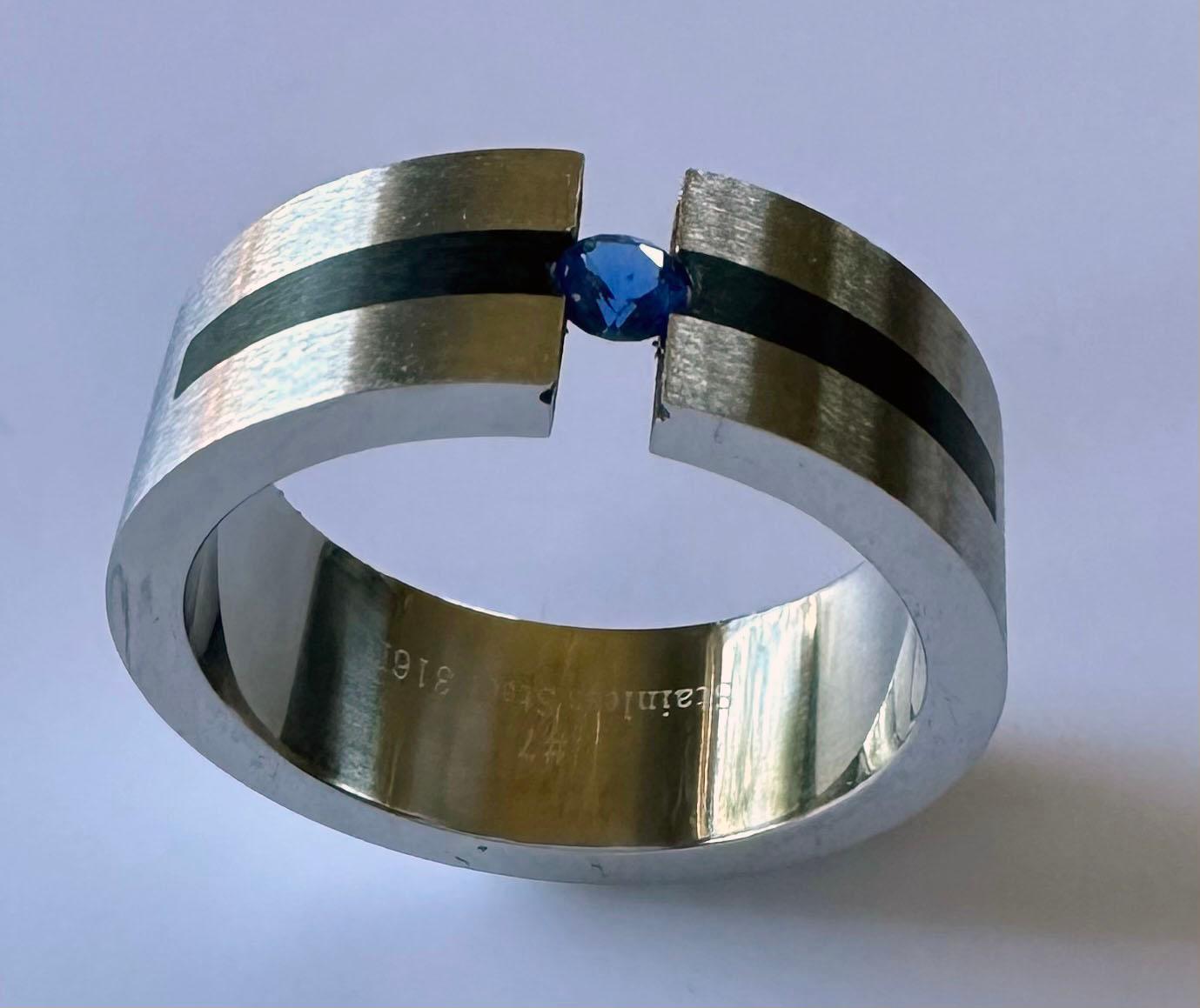 Stainless Steel Tension Ring set with Sapphire In New Condition For Sale In Coupeville, WA