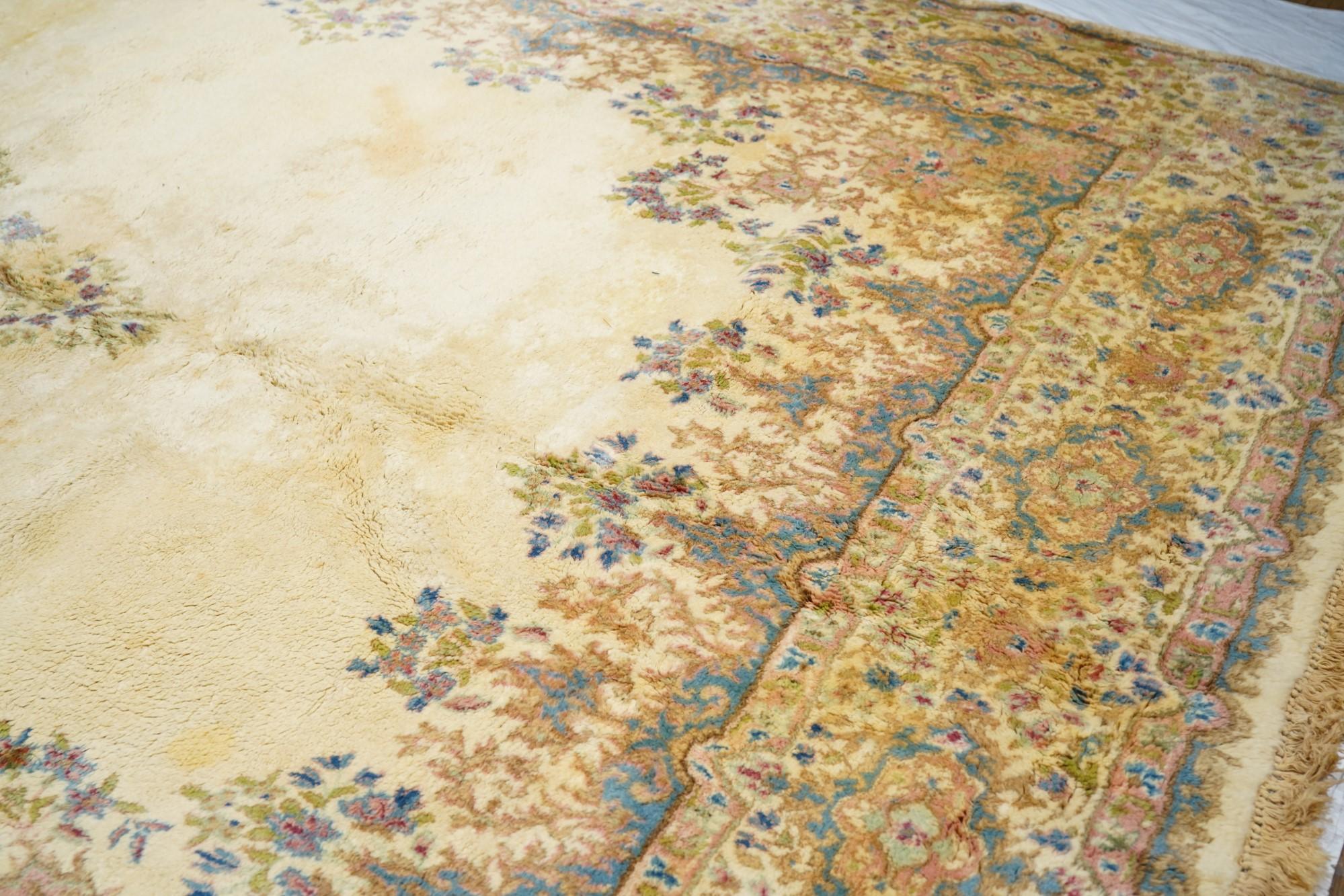 Metà XX secolo Tappeto Vintage Kerman 9'11'' x 15'11'' in vendita