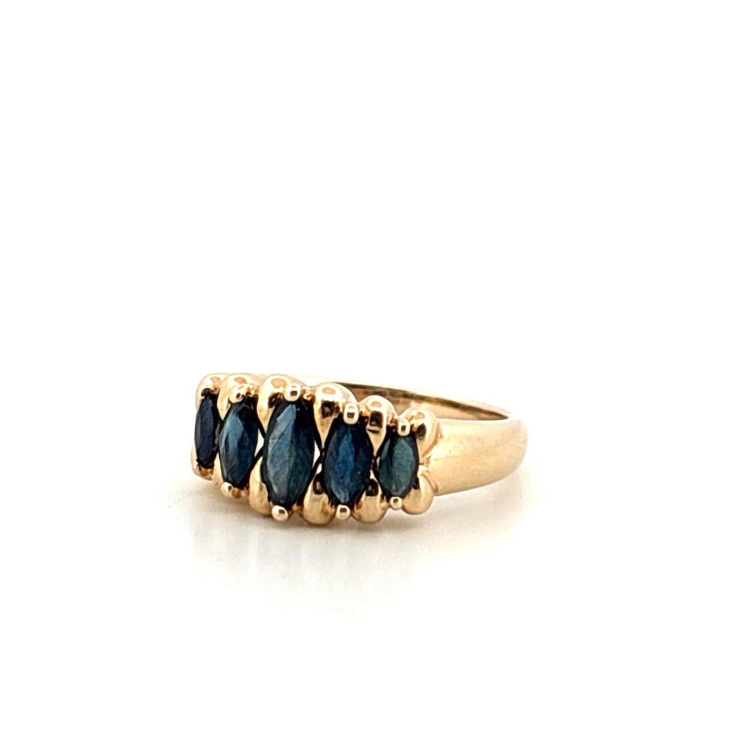 Taille Marquise Bague en or jaune 14K Staircase Marquise Cut 1.20ctw Blue Sapphire en vente