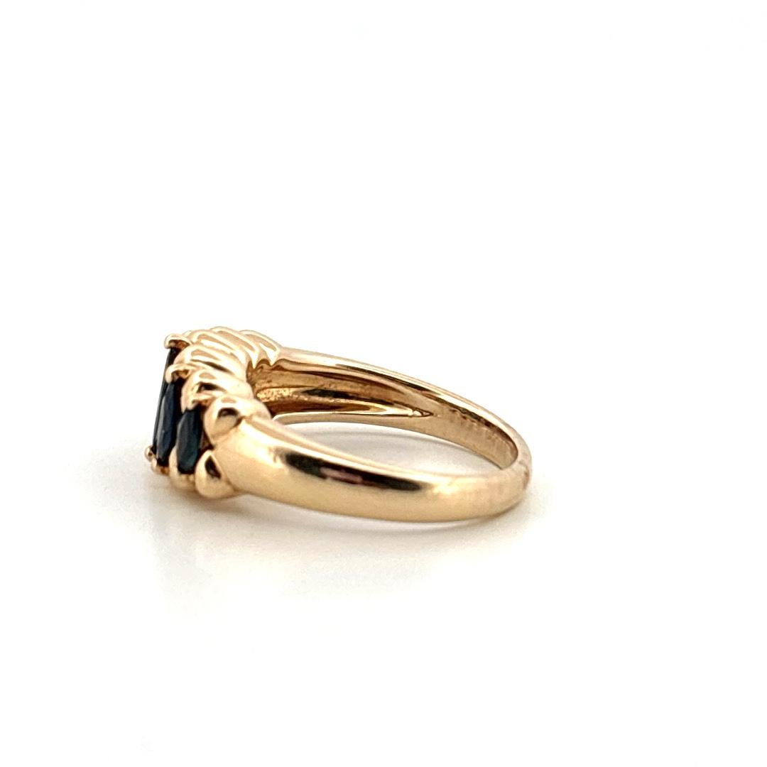 Bague en or jaune 14K Staircase Marquise Cut 1.20ctw Blue Sapphire Bon état - En vente à Sewickley, PA