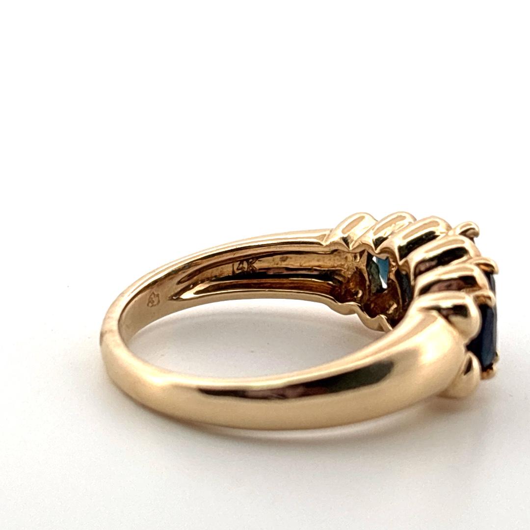 Bague en or jaune 14K Staircase Marquise Cut 1.20ctw Blue Sapphire en vente 2