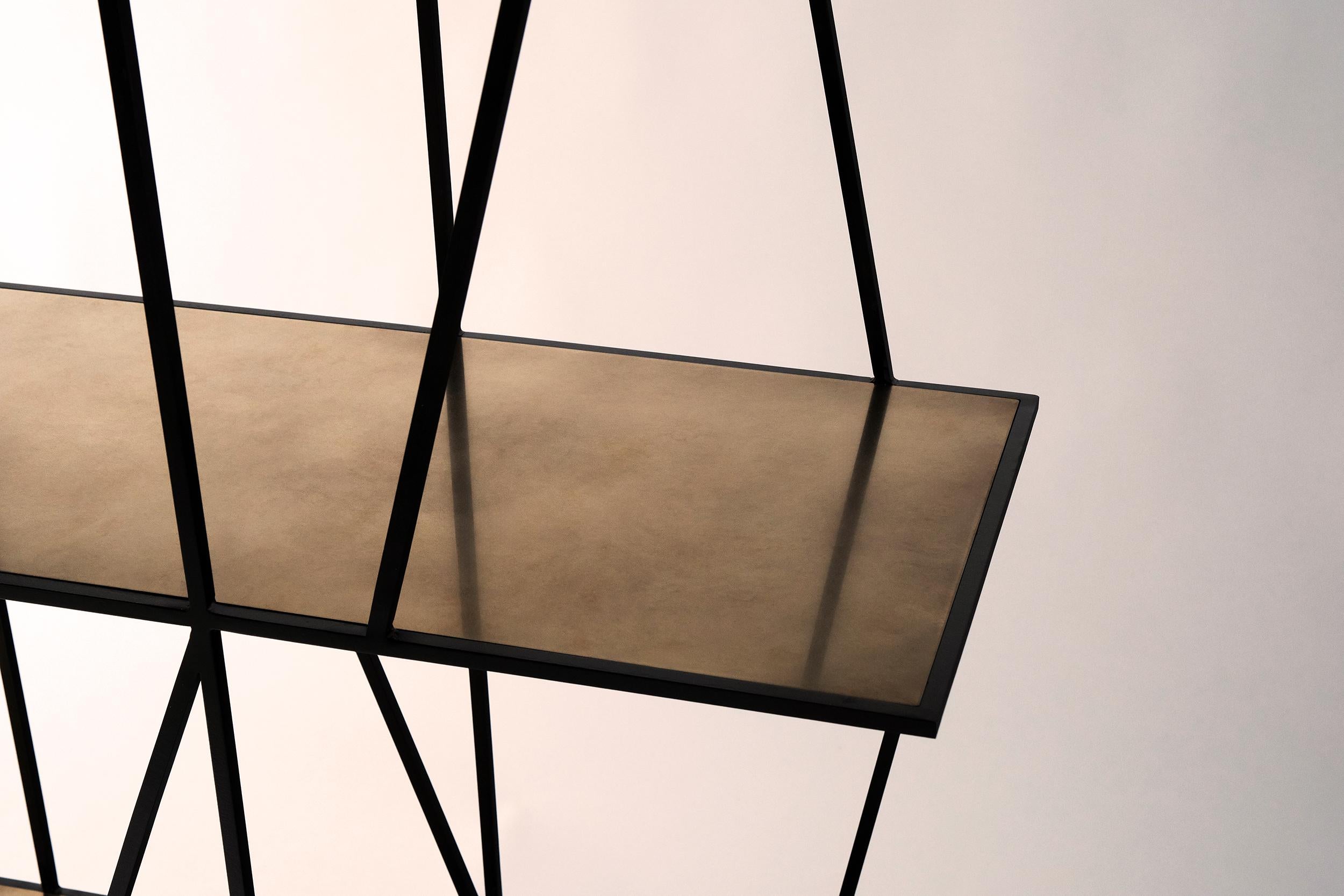 Minimalismo Scaffale scultoreo Staiths V2 - Acciaio annerito - Made in Britain in vendita