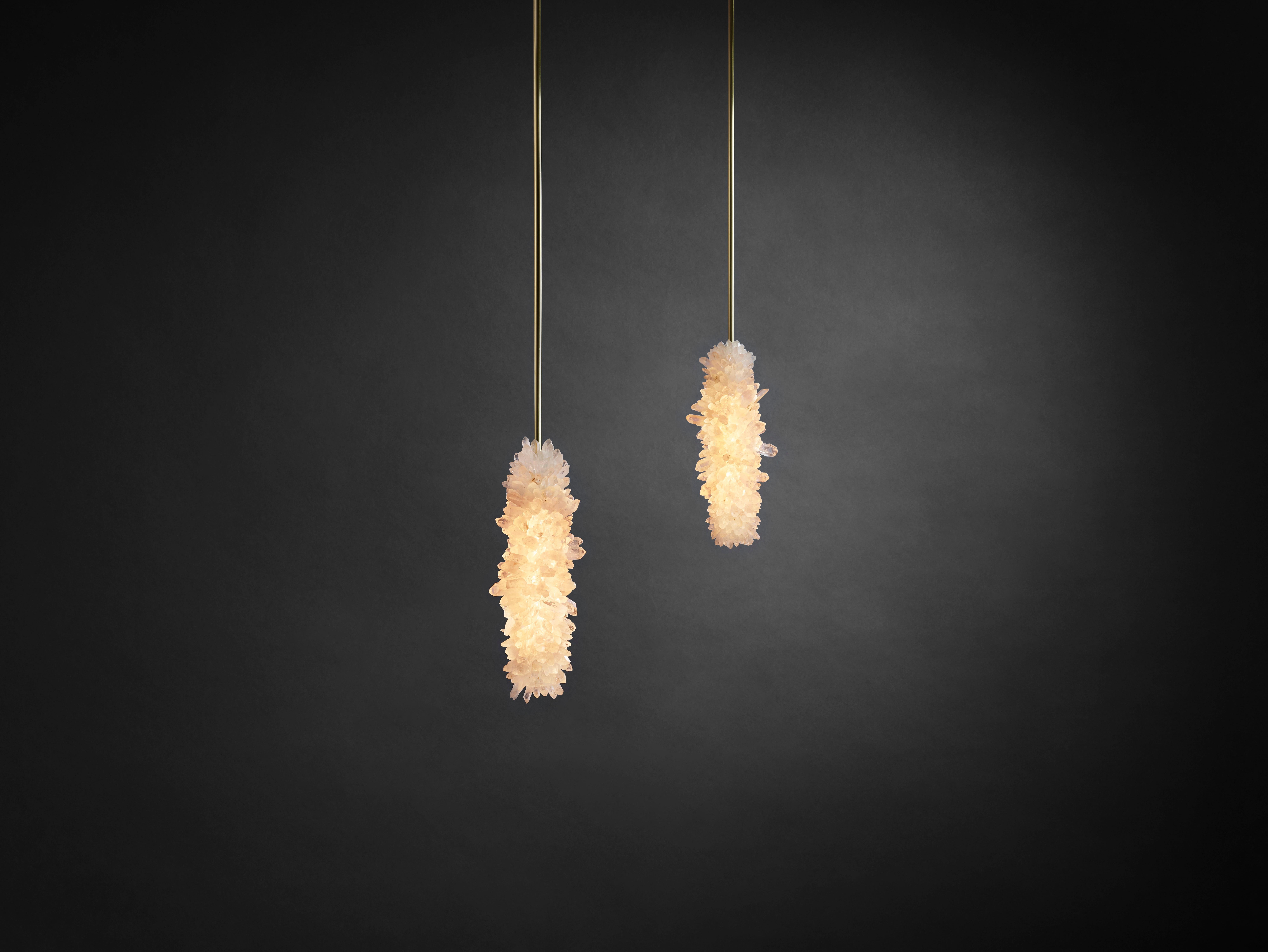Postmoderne Lampe à suspension en cristal naturel non taillé en forme de glaçon 45 de Christopher Boots en vente