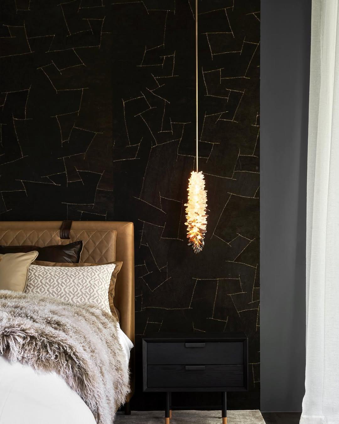 XXIe siècle et contemporain Lampe à suspension en cristal naturel non taillé en forme de glaçon 45 de Christopher Boots en vente