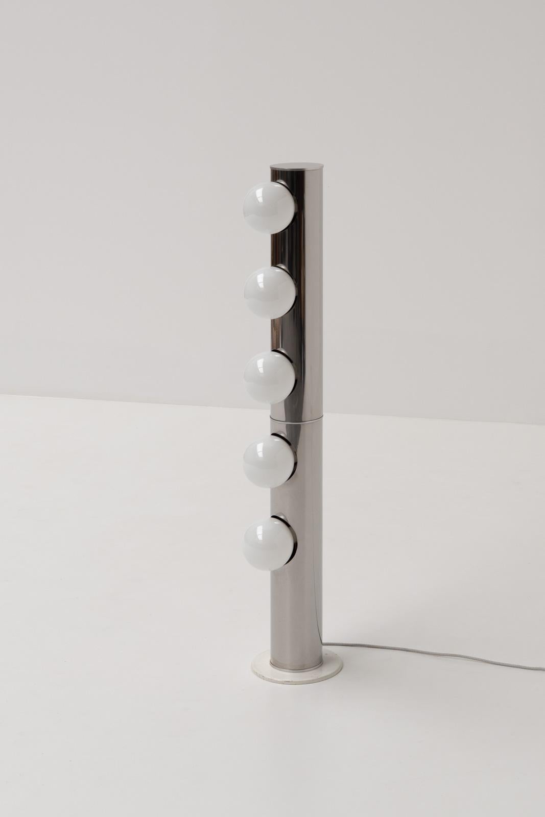 This rare vintage P436 Stalagmite floor lamp was designed by Pat Hoffman for Luci Illuminazione d’Interni in the late 1960s, a striking example of Italian modern lighting design. Its bold, vertical form showcases a tubular steel column in a polished