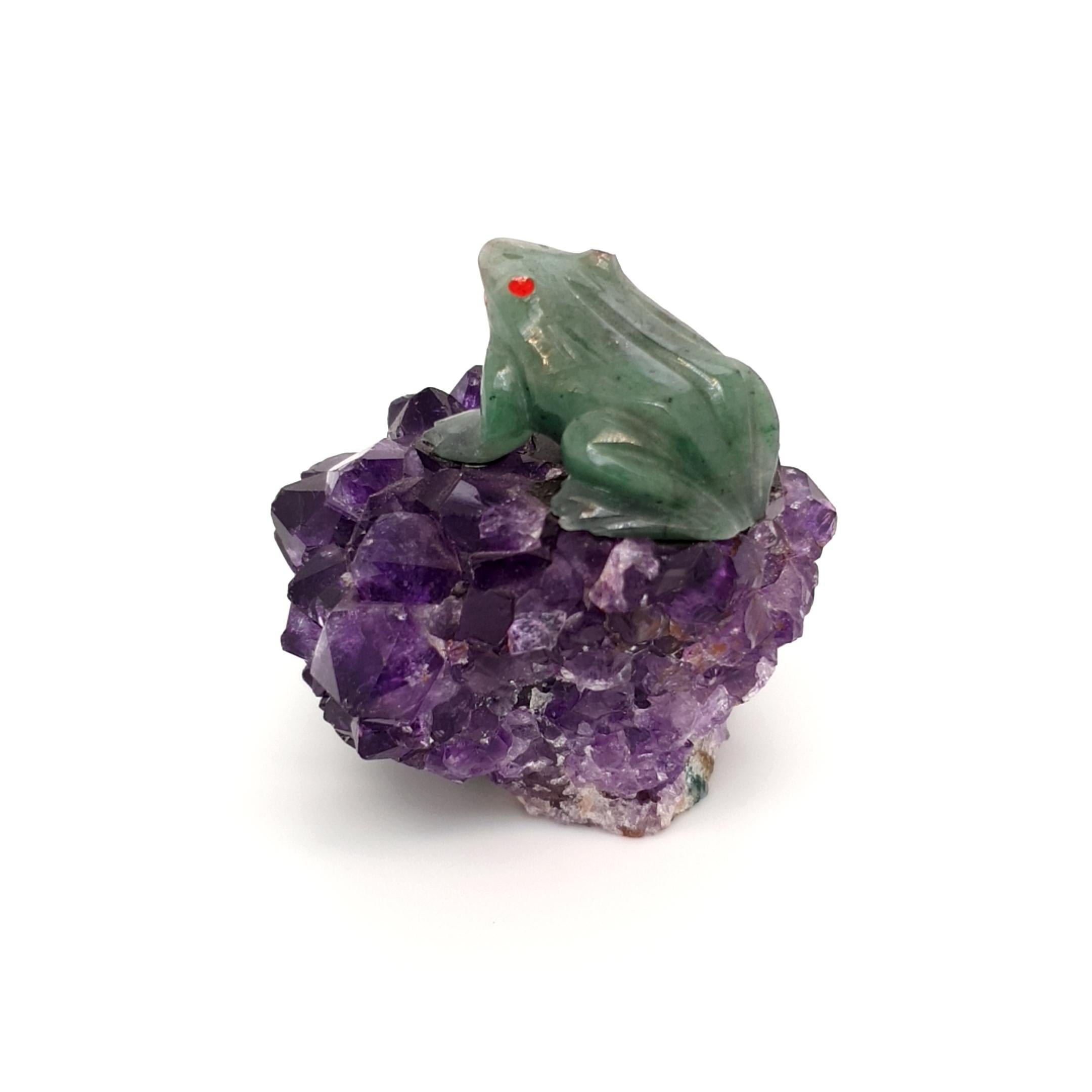 Stalagtit Amethyst mit Nephrit Frosch, Mineralexemplar Kristall im Zustand „Hervorragend“ im Angebot in Kirschweiler, DE
