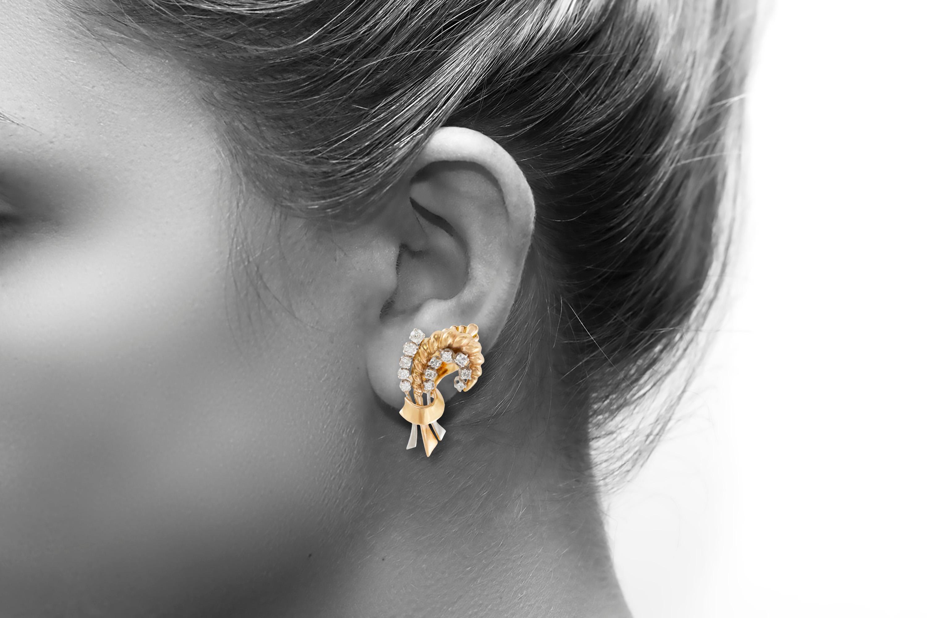 Stalk Diamond Gold Earrings In Excellent Condition For Sale In New York, NY