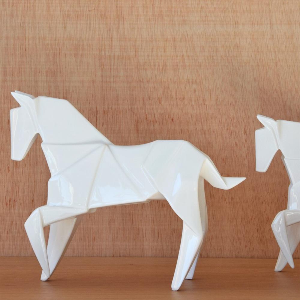 Sculpture stallion white set of 2
in ceramic in white finish.
Measures: A/ L 35 x D 09 x H 27cm.
B/ L 42 x D 11 x H 32cm.