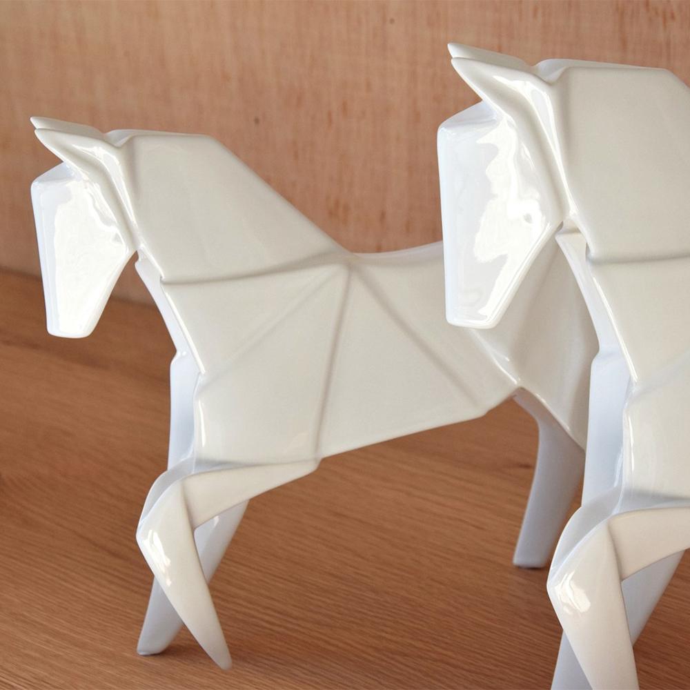 Set aus 2 Skulpturen, weißer Stallion (Handgefertigt) im Angebot