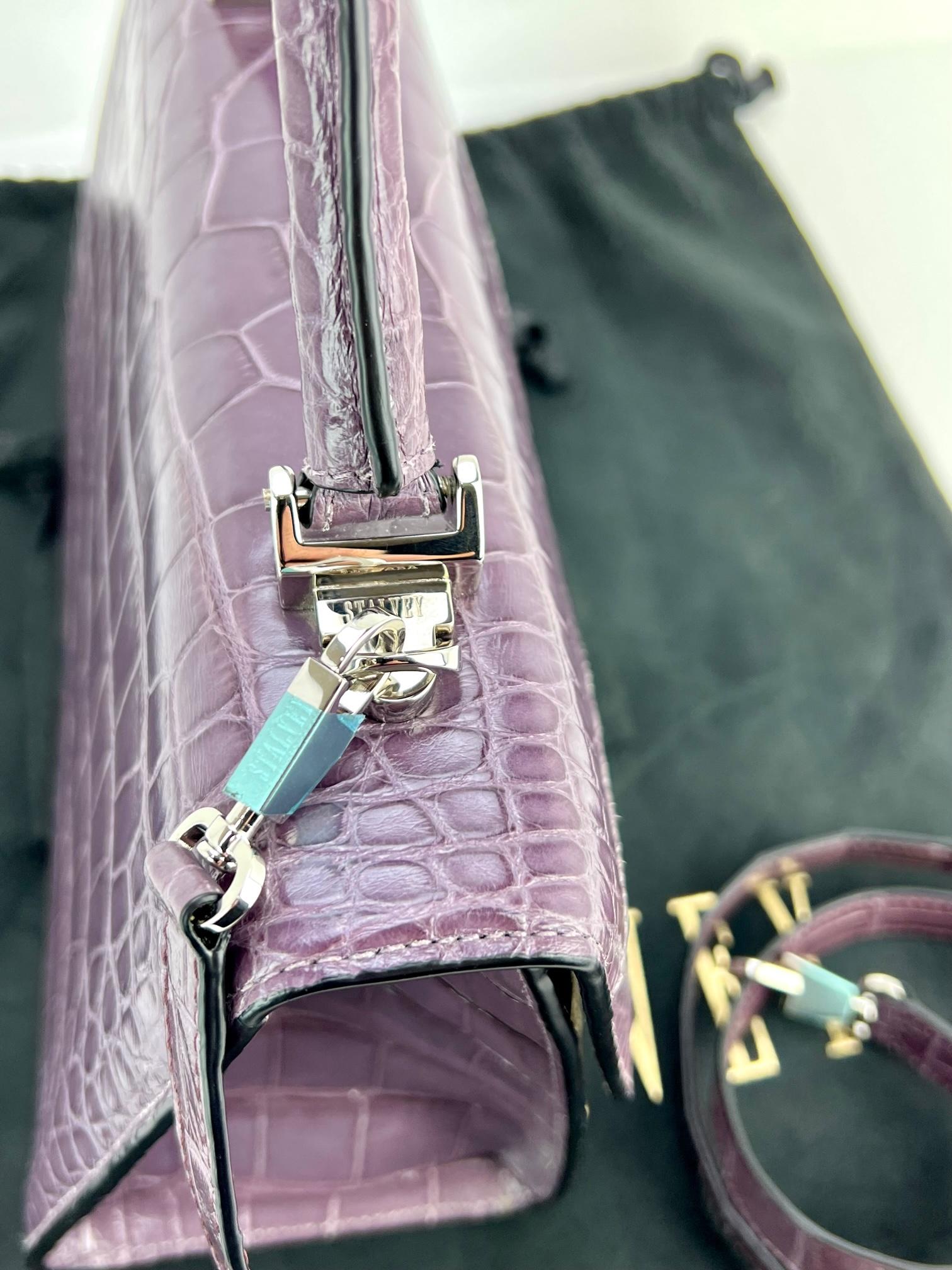 Stalvey Sac à bandoulière en alligator lilas 2,5 avec poignée supérieure, luxe exclusif en vente 13