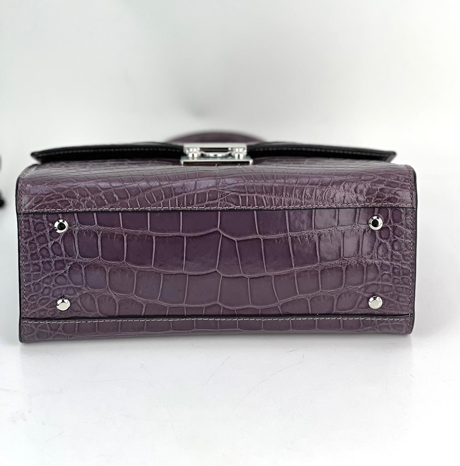 Stalvey Sac à bandoulière en alligator lilas 2,5 avec poignée supérieure, luxe exclusif en vente 3