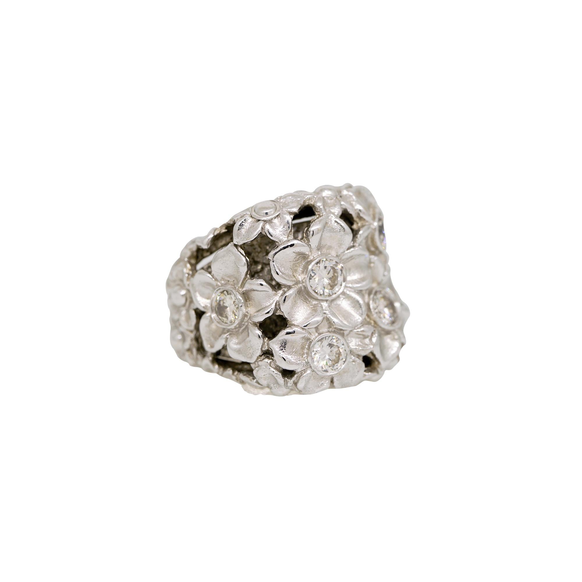 Taglio rotondo Anello Fiore con Diamante Taglio Rotondo Nature da 0,60 Carati 18 Carati In Stock in vendita
