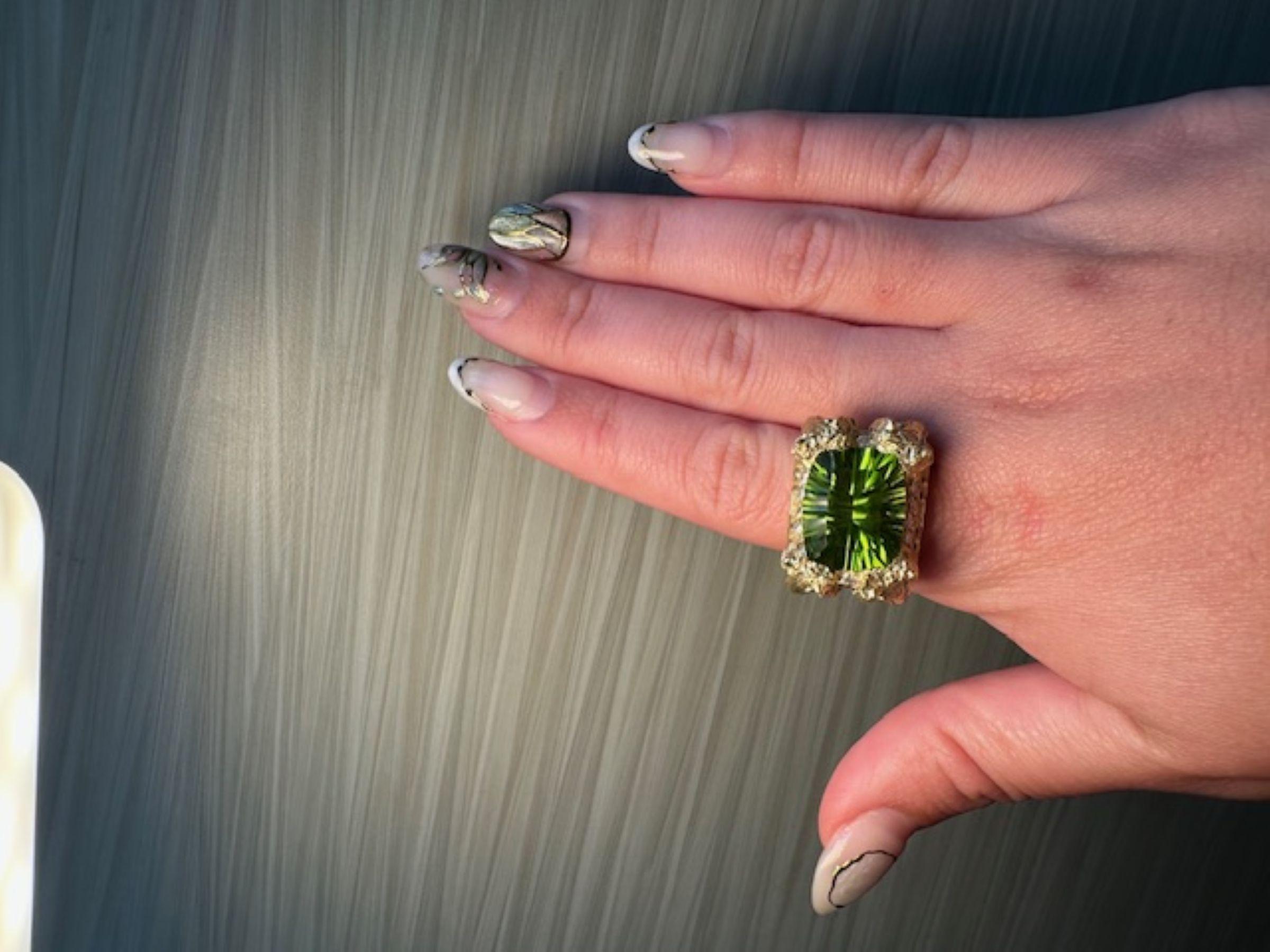 STAMBOLIAN 12.06 Carat Peridot Ring 18K Yellow with Unique Design For Sale 1