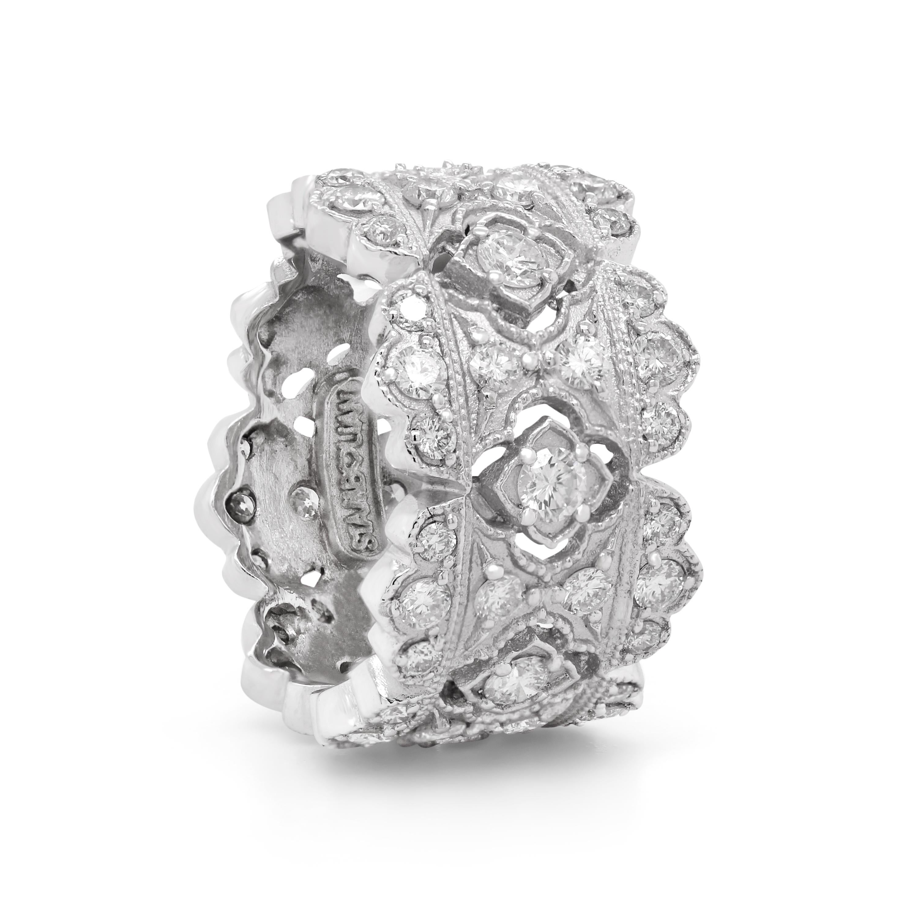 Stambolian, bague de la collection Passion à large anneau en or blanc 18 carats et diamants

Il s'agit de la bague de la collection 