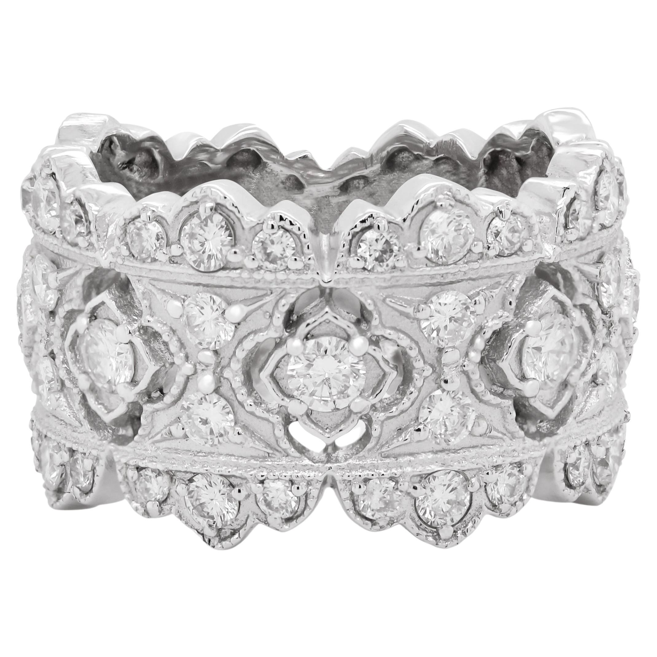 Stambolian, bague de la collection Passion à large anneau en or blanc 18 carats et diamants en vente