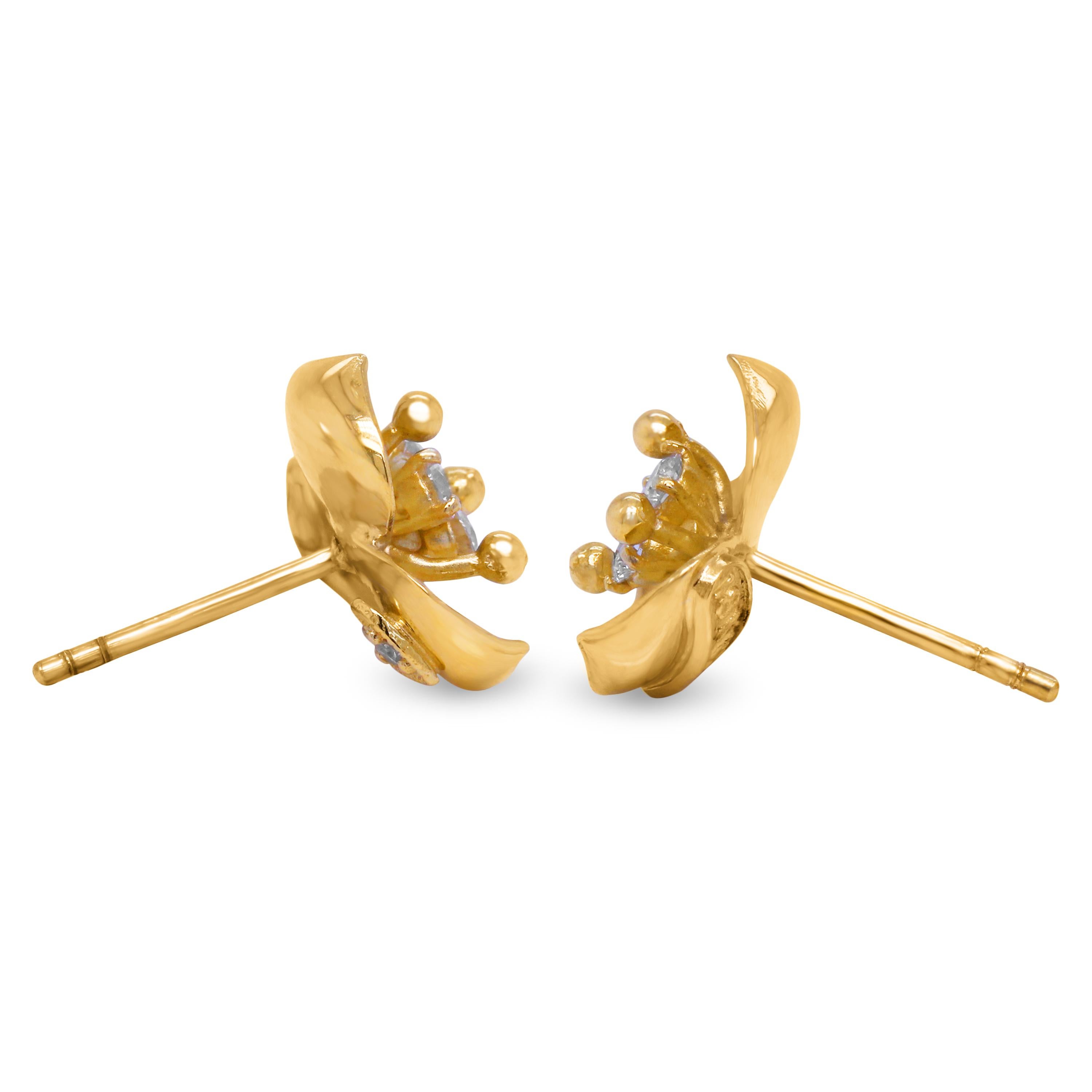 Stambolian 18 Karat Yellow Gold Diamond Floral Motif Three Leaf Stud Earrings

This tiny, cute earrings feature three diamonds set in each created in solid 18k yellow gold.

0.25 carat G color, VS clarity diamonds total weight

Earrings are 0.50