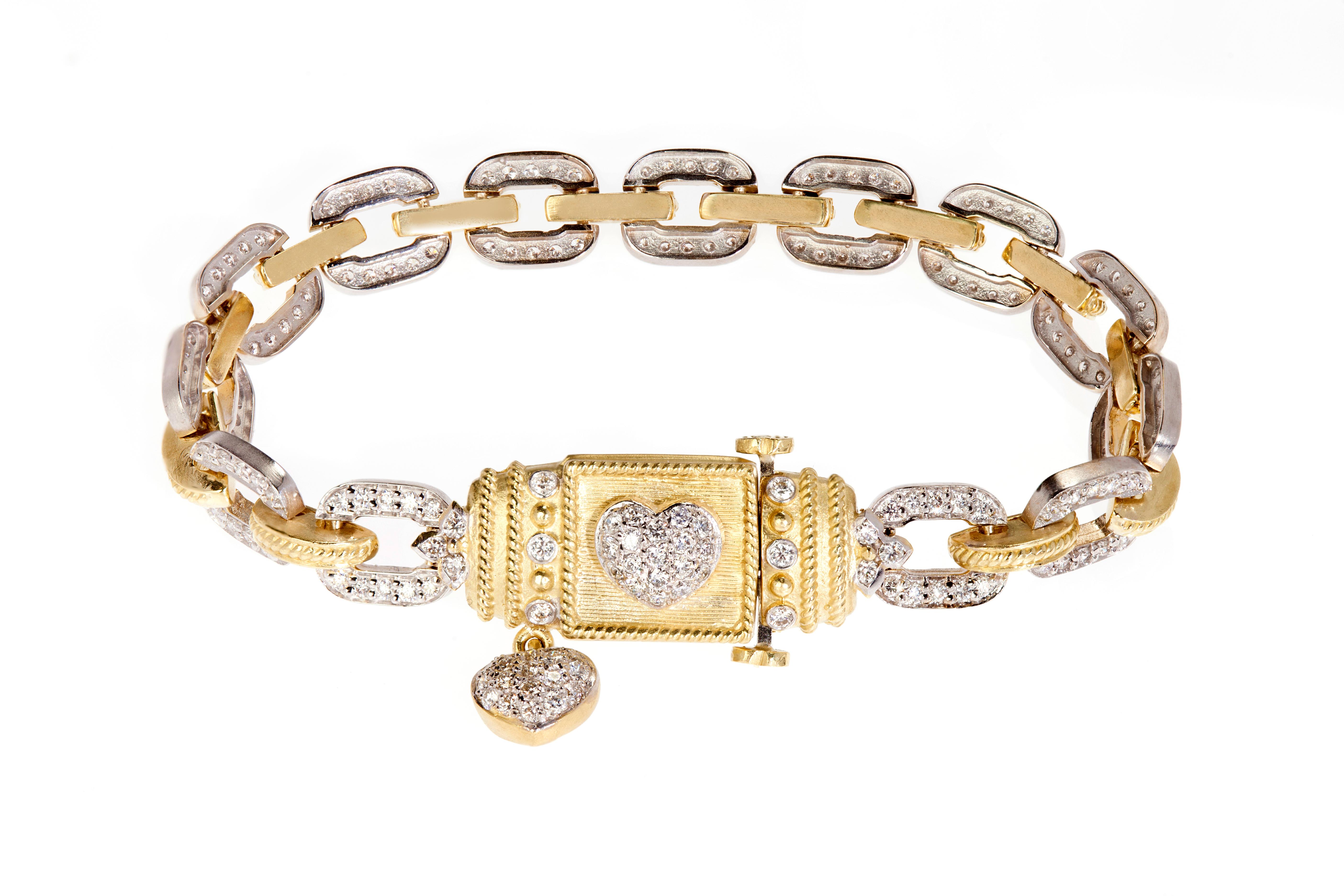 Taille ronde Stambolian Bracelet à maillons Whitw en or jaune 18 carats et diamants bicolores avec cœurs en vente