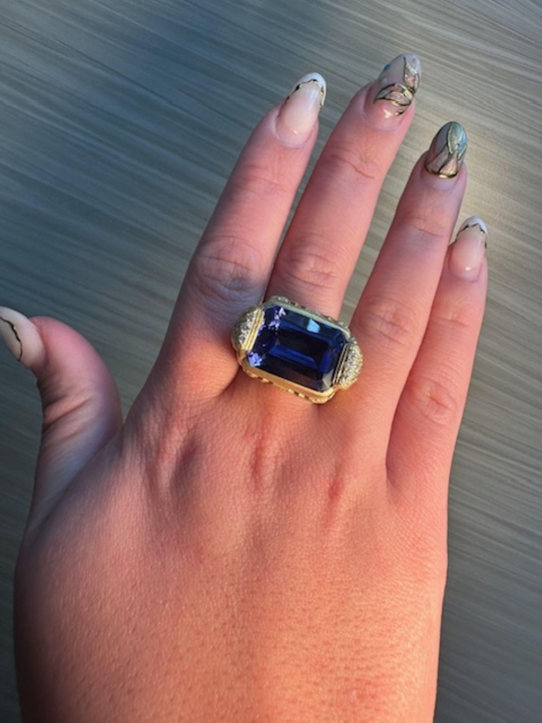 Stambolian - Anello di tanzanite da 18,17 carati con diamanti da 0,43 carati e accenti di elefante in vendita 1