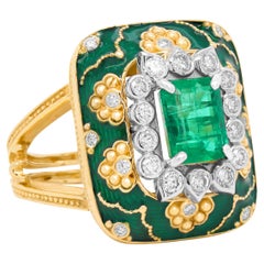 Bague de cocktail en or 18K et diamant avec centre en émeraude et émail vert Stambolian