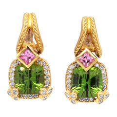 Stambolian - Boucles d'oreilles pendantes en or 18 carats, diamants, péridot et saphir rose