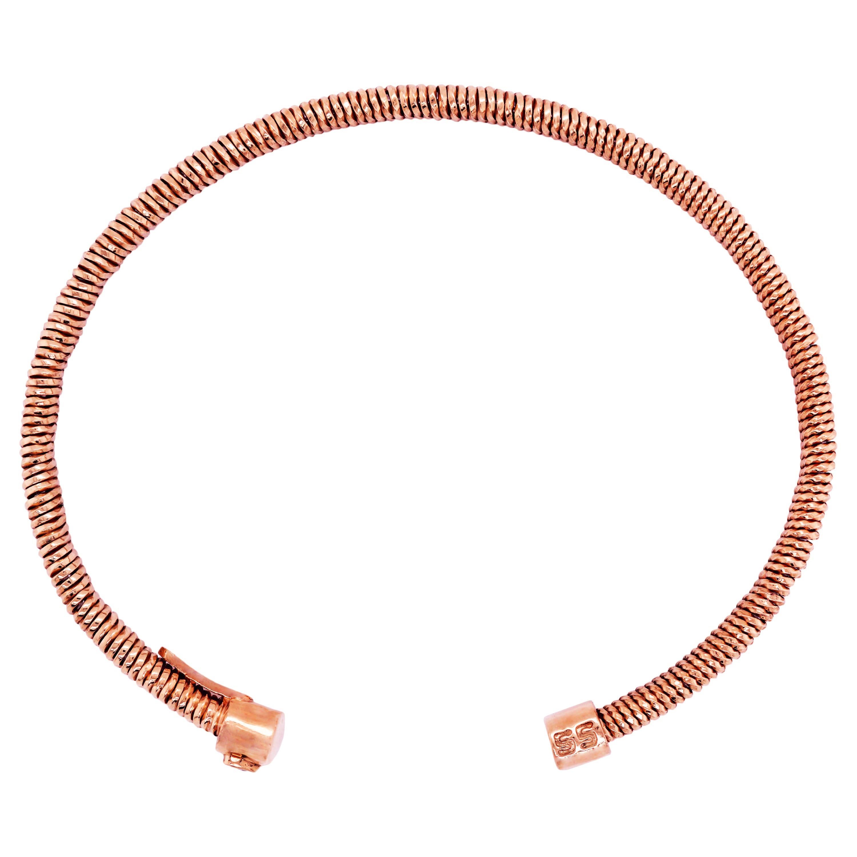 Stambolian 18K Rose Gold Thin Bangle Bracelet

This bracelet features high-polshed, woven-like textured gold that makes up the bracelet entirely

Bracelet is a size 7. 5mm width

Signed Stambolian and has the Trademark 