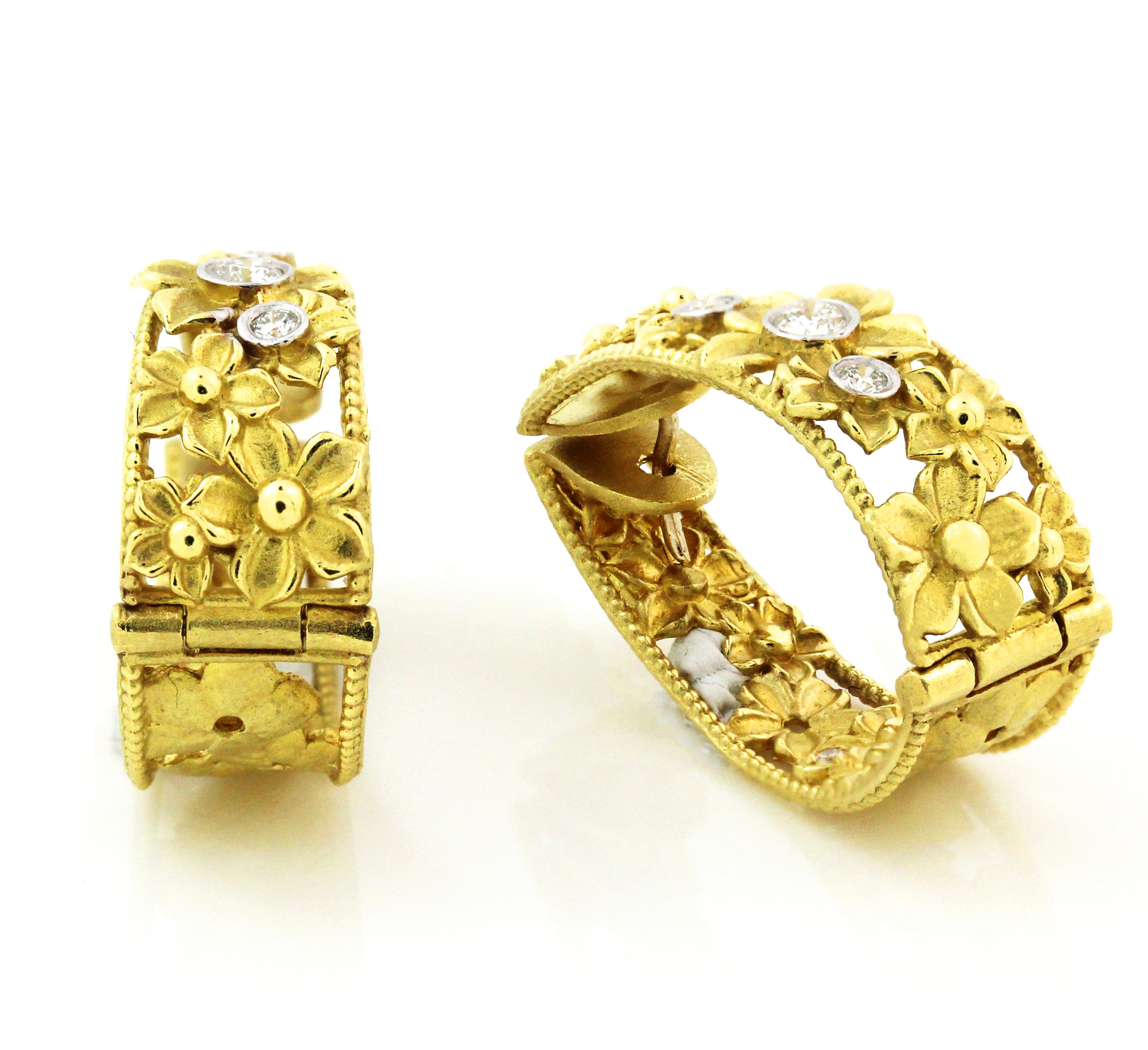 Taille ronde Stambolian - Boucles d'oreilles en or jaune 18 carats et diamants avec fleurs à l'intérieur et à l'extérieur  en vente