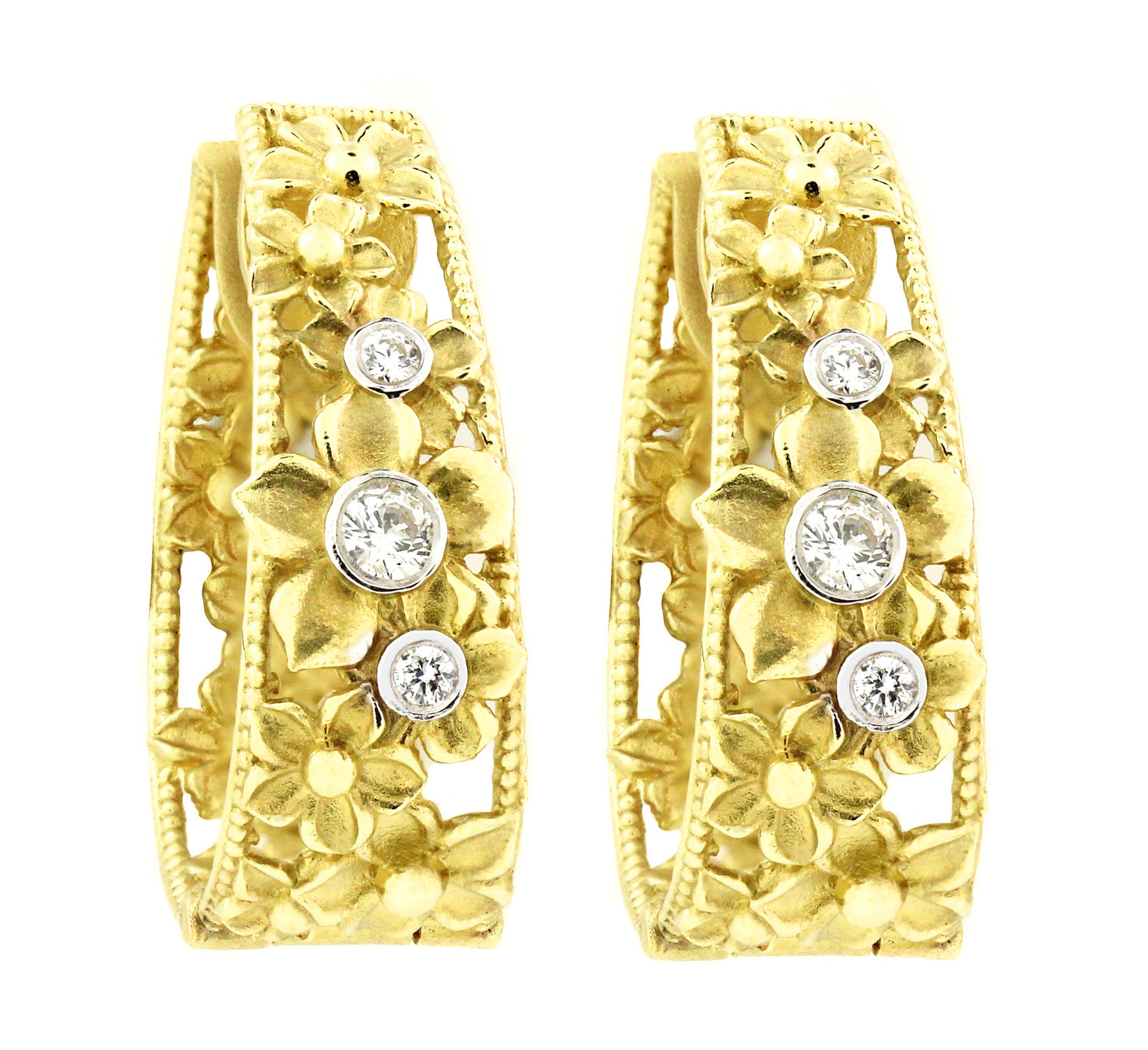 Stambolian - Boucles d'oreilles en or jaune 18 carats et diamants avec fleurs à l'intérieur et à l'extérieur  Neuf - En vente à Boca Raton, FL