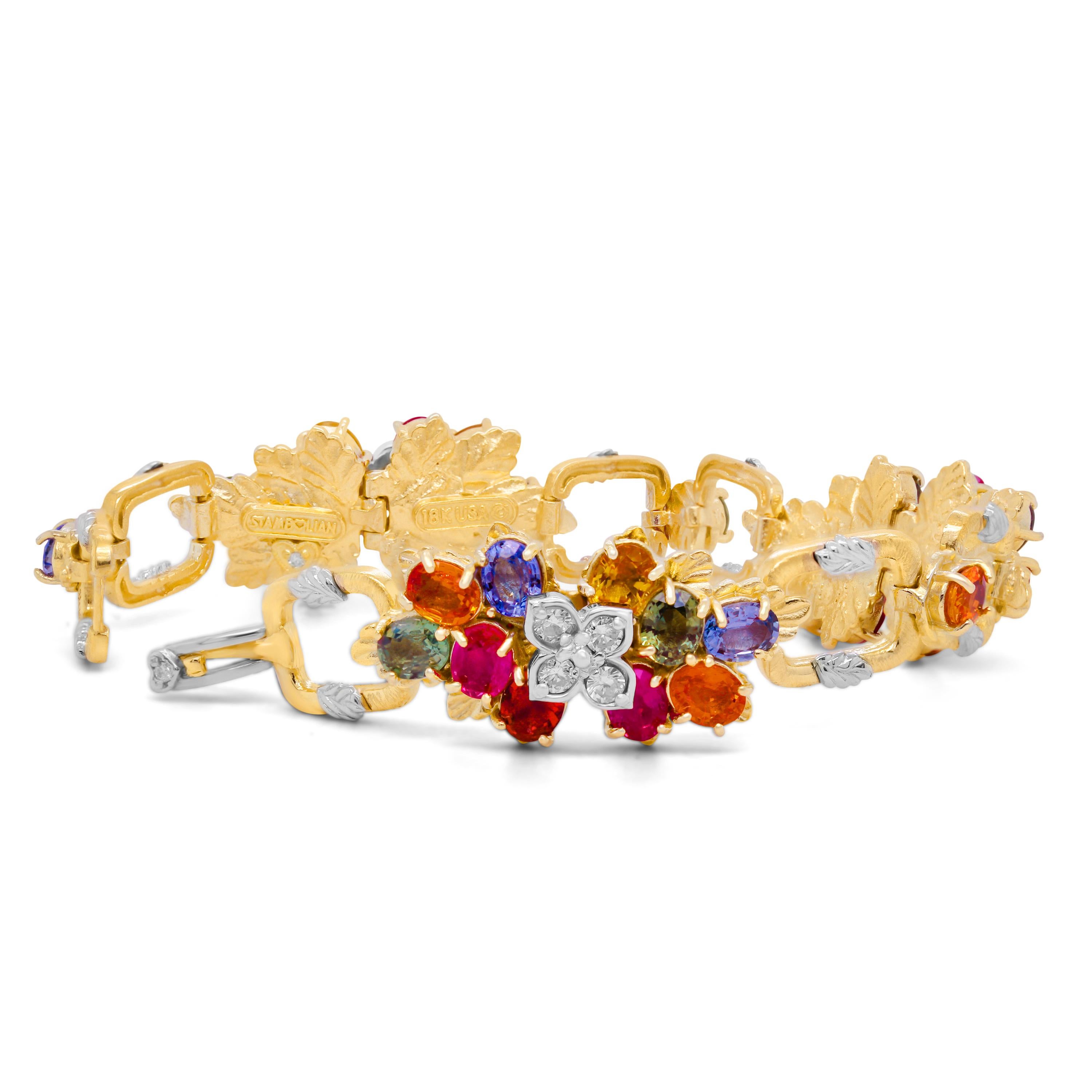 Taille ovale Stambolian Bracelet à maillons à fleurs en or jaune et blanc 18 carats, saphirs multicolores et rubis en vente