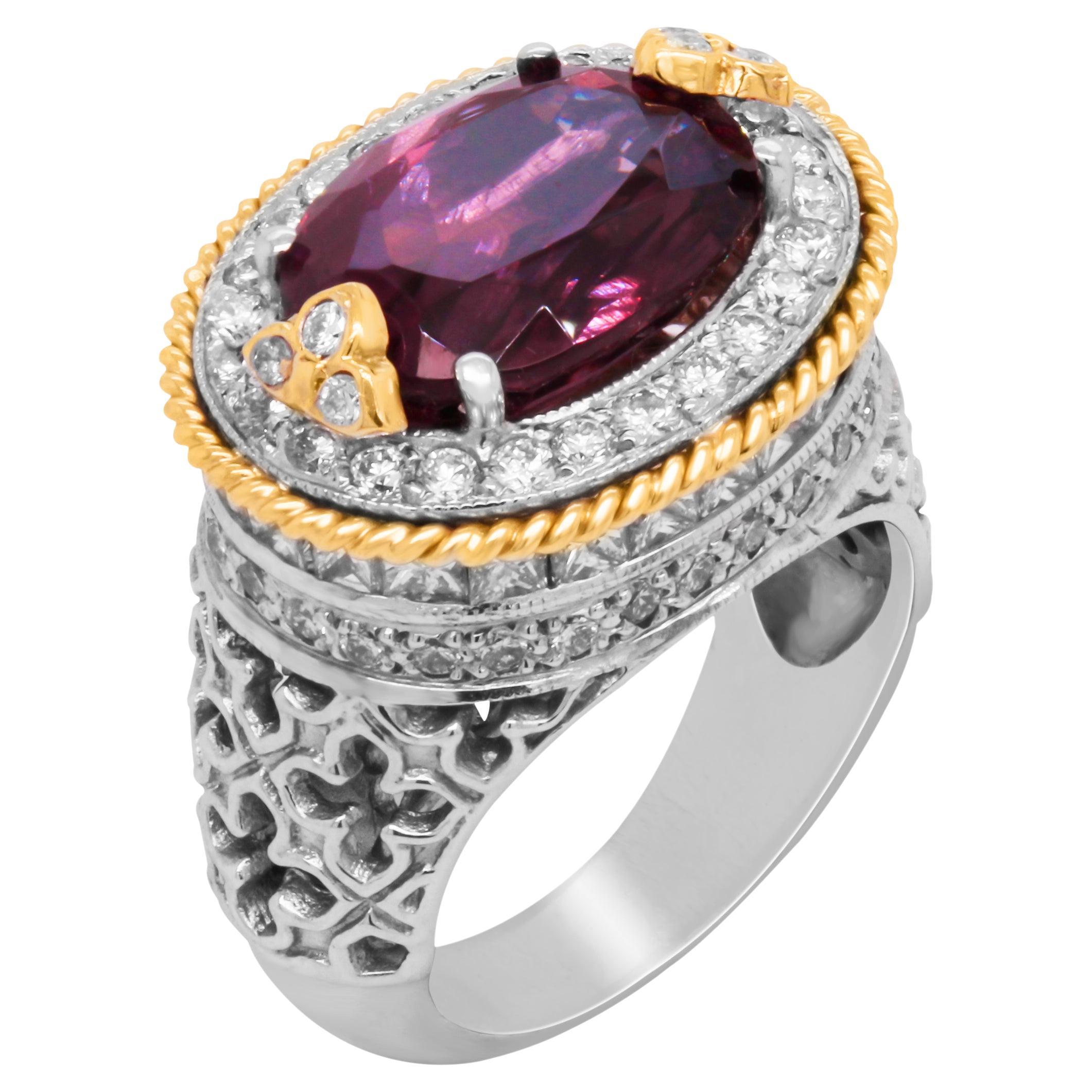 Stambolian Bague en or jaune et blanc 18 carats, diamants ronds taille princesse et spinelle violette