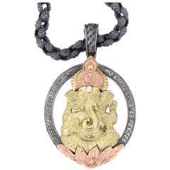 Ganesh-Anhänger-Halskette aus gealtertem Sterlingsilber, 18 Karat Gold mit Diamant