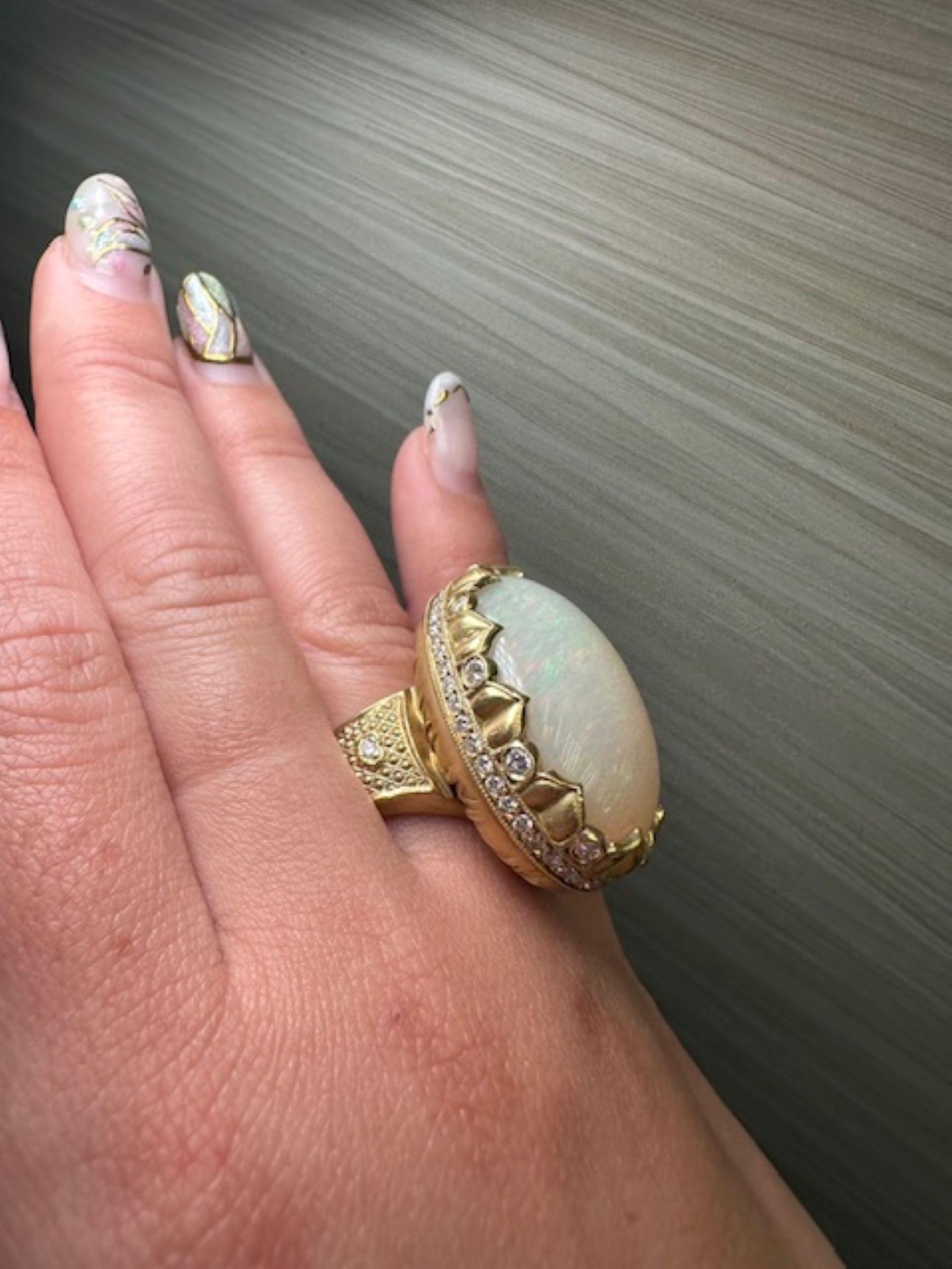 Stambolian Beauty Bague en or jaune 18k - 37.36ct Opale avec 1.22ct Diamants en vente 1