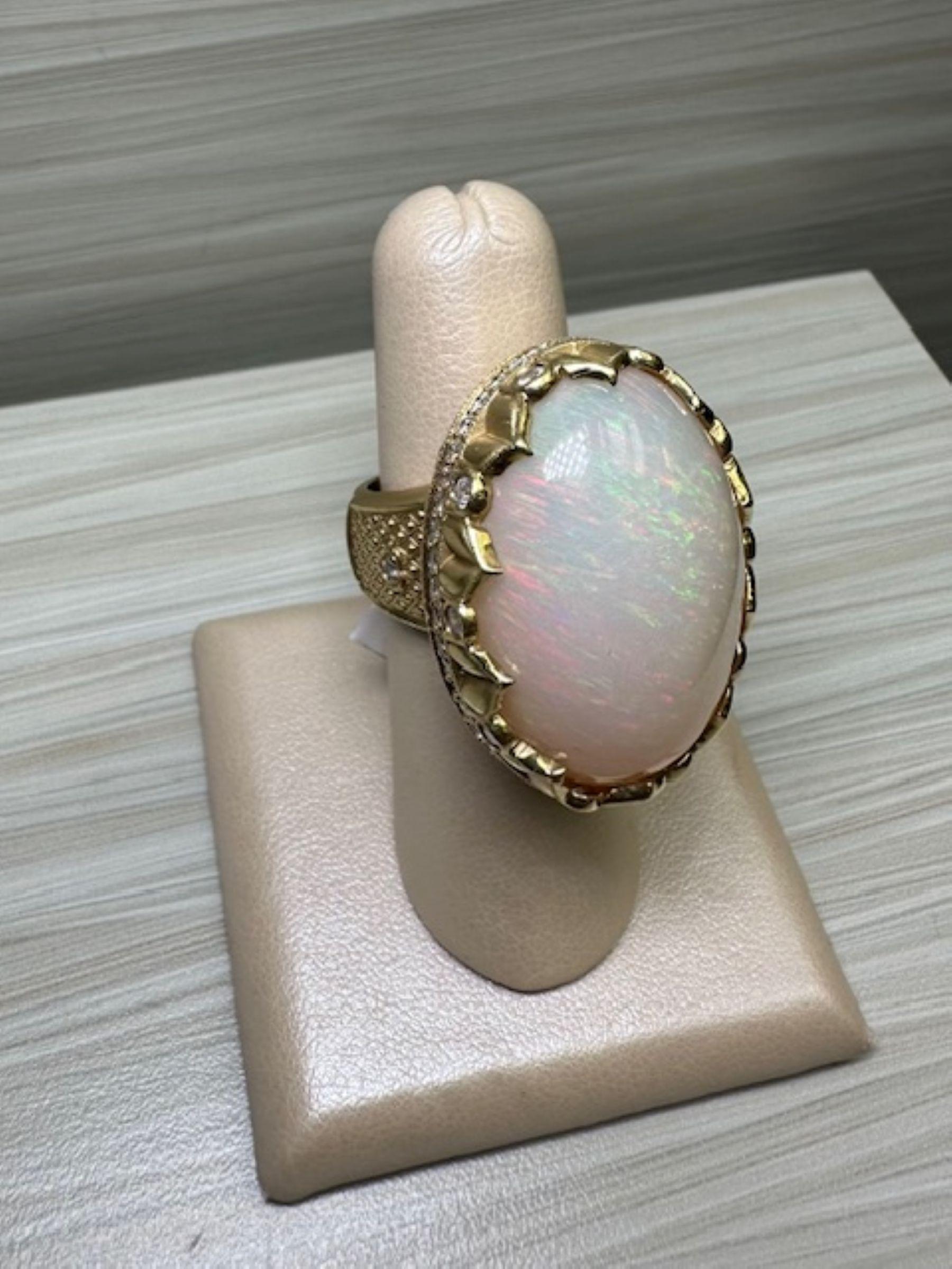 Stambolian Beauty Bague en or jaune 18k - 37.36ct Opale avec 1.22ct Diamants en vente 3