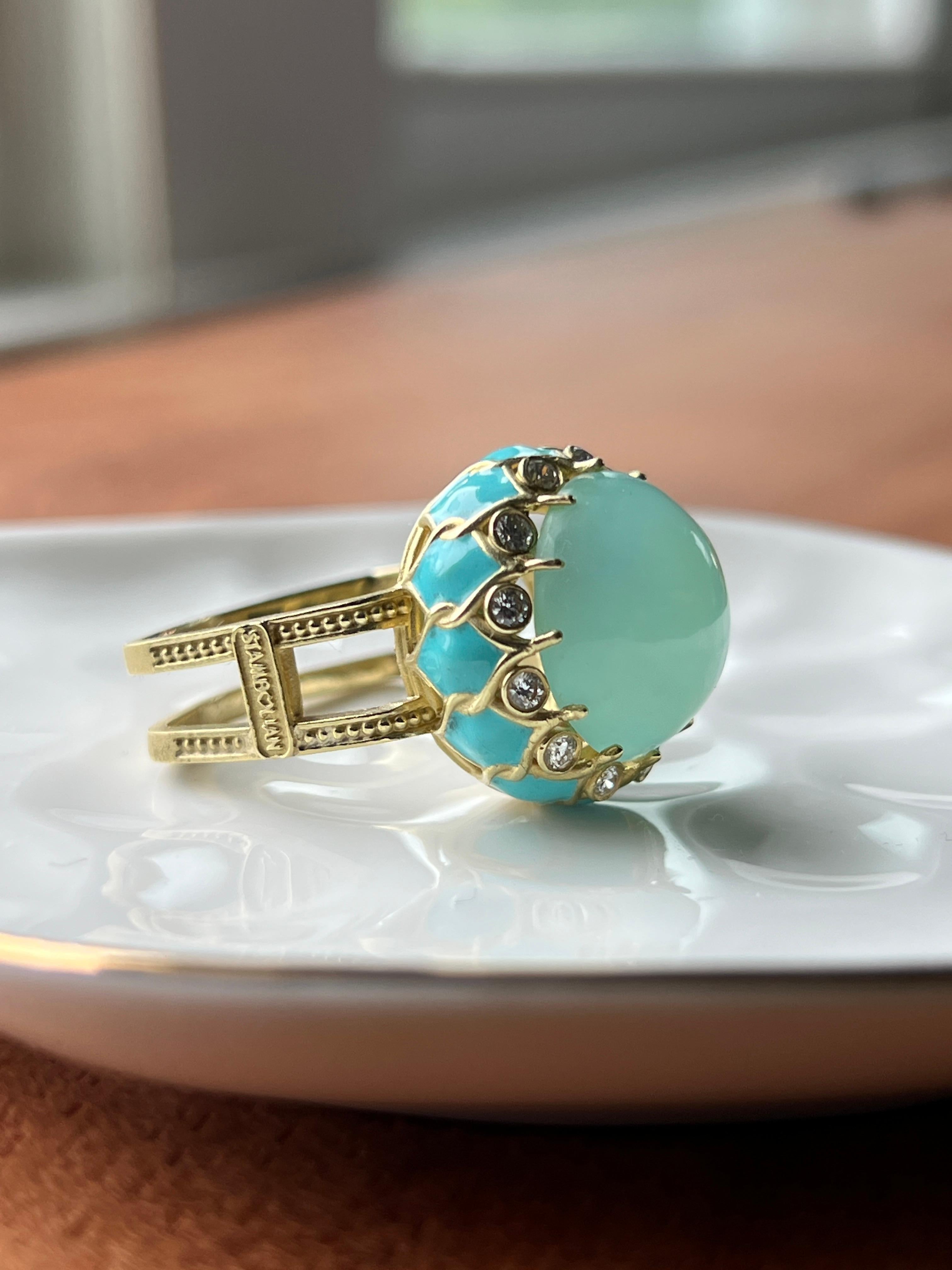 Cabochon Anello da cocktail in oro giallo 18k e diamanti alla fluorite di Stambolian in vendita