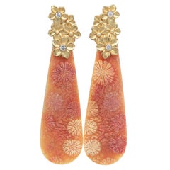 Stambolian Boucles d'oreilles pendantes à fleurs en corail fossilisé avec or 18 carats et diamants