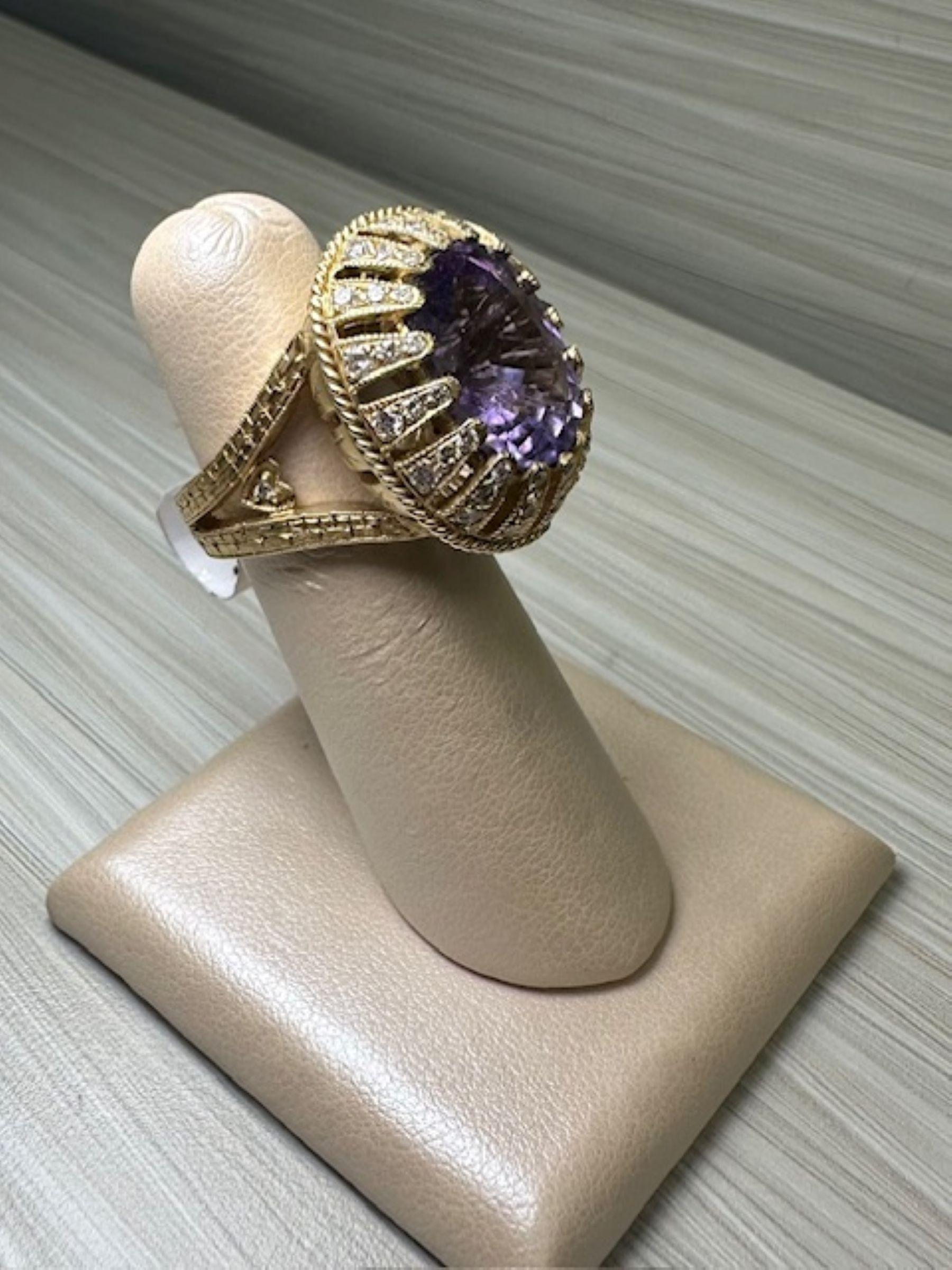 Stambolian Rare Elegance - Anello con tormalina viola da 11,80 carati e diamanti da 1,02 carati In condizioni Nuovo in vendita a Miami, FL