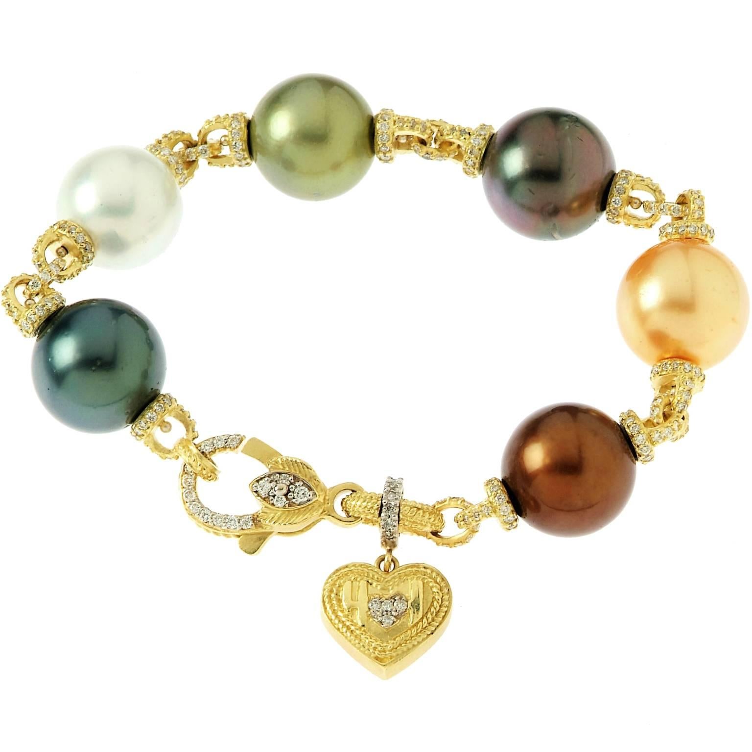 Pulsera de eslabones de oro con diamantes colgantes multicolor y perlas del mar del Sur de Stambolian Contemporáneo en venta