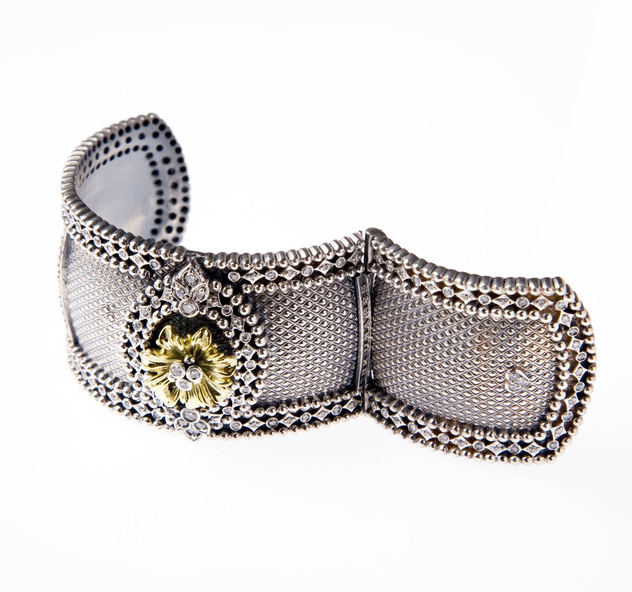 Contemporain Stambolian Bracelet jonc centre fleur en argent sterling et or 18 carats avec diamants en vente