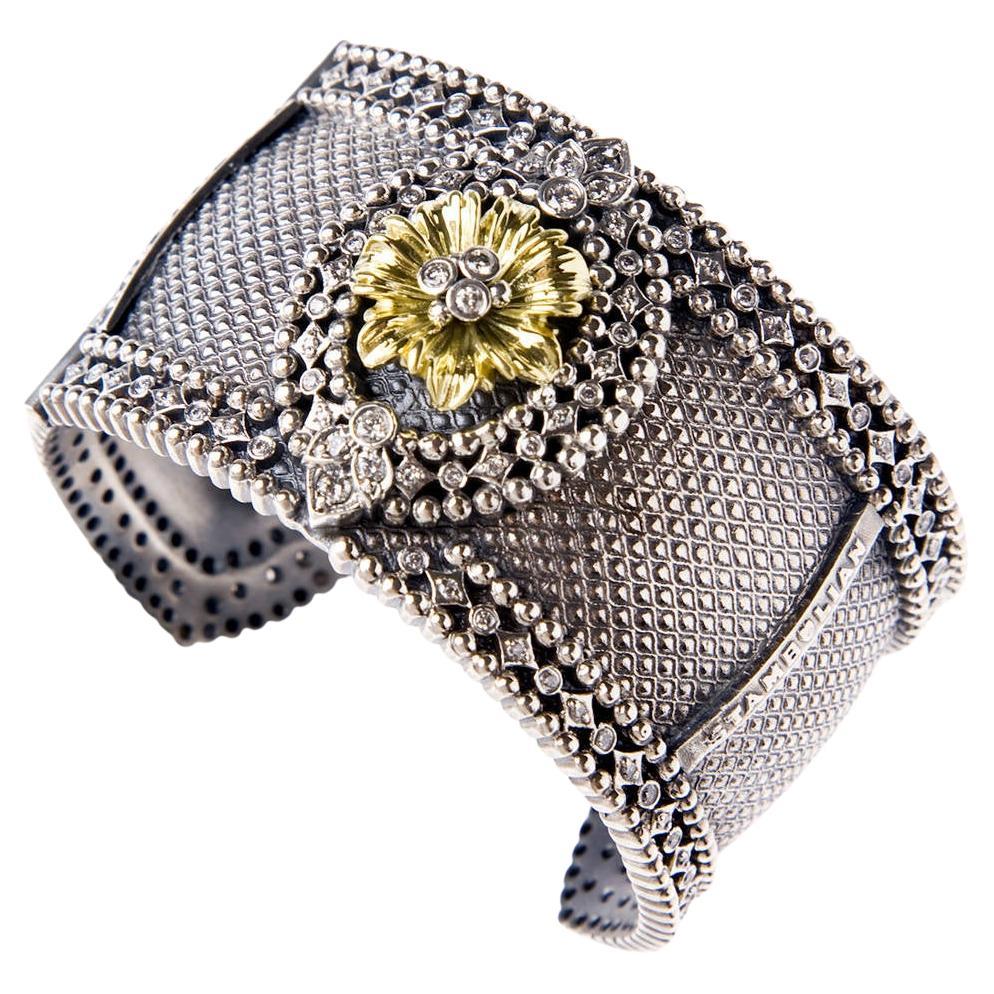 Armreif aus Sterlingsilber und 18 Karat Gold mit floraler floraler Blume im Angebot