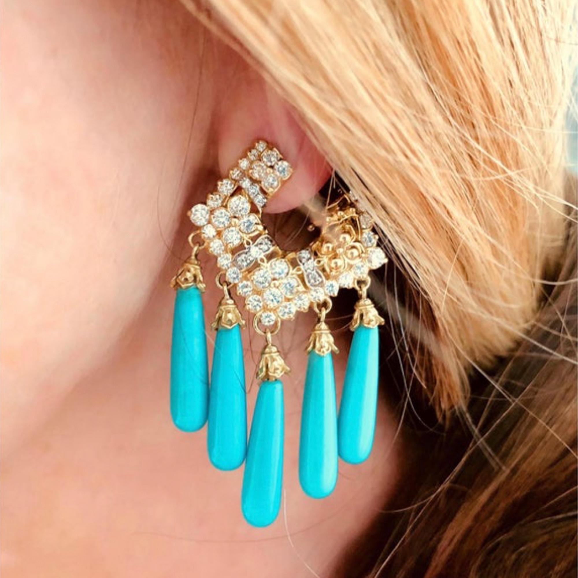 Stambolian, boucles d'oreilles lustre en or jaune 18 carats avec turquoises et diamants Excellent état - En vente à Miami, FL