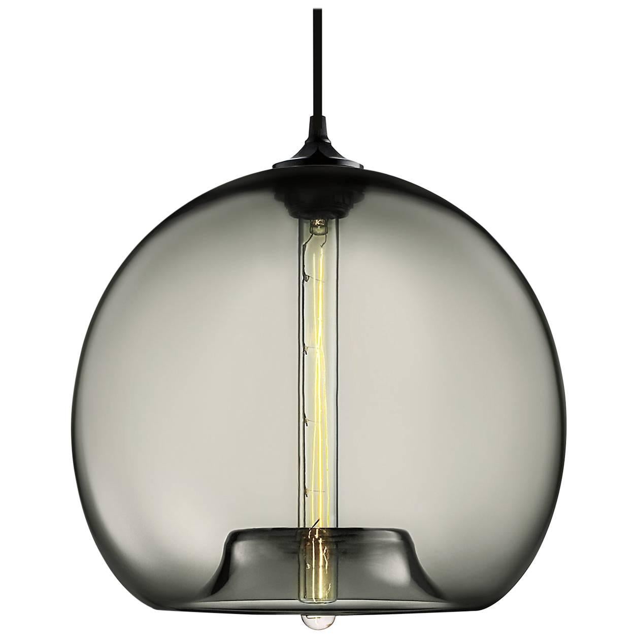 Lámpara Colgante de Cristal Soplado Gris Stamen, Fabricada en EE.UU.