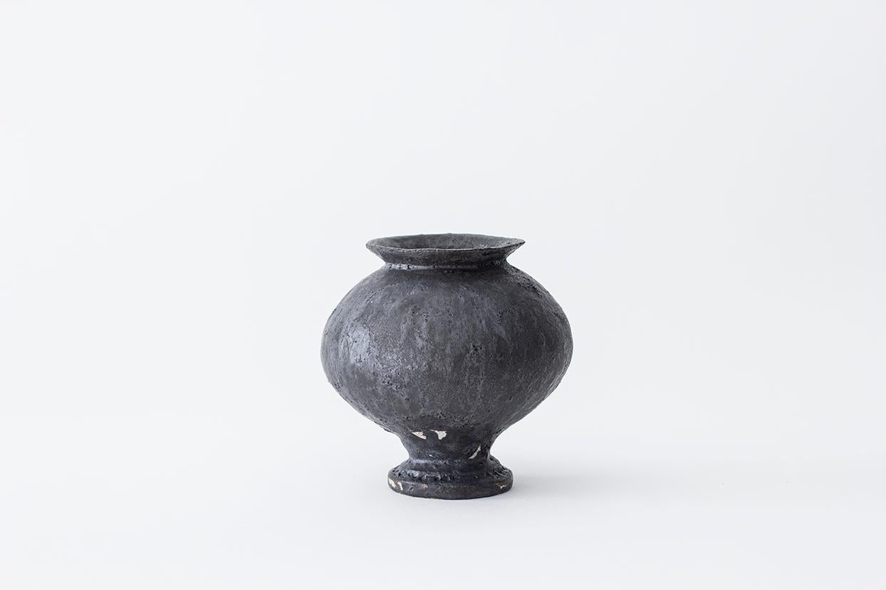 Stamnos Antracita stoneware vase by Raquel Vidal and Pedro Paz
Dimensions: 16 x 16 cm
Materials: Hand-sculpted, glazed pottery

The pieces are handbuilt white stoneware with grog, and brushed with experimental glazes mix and textured surface,